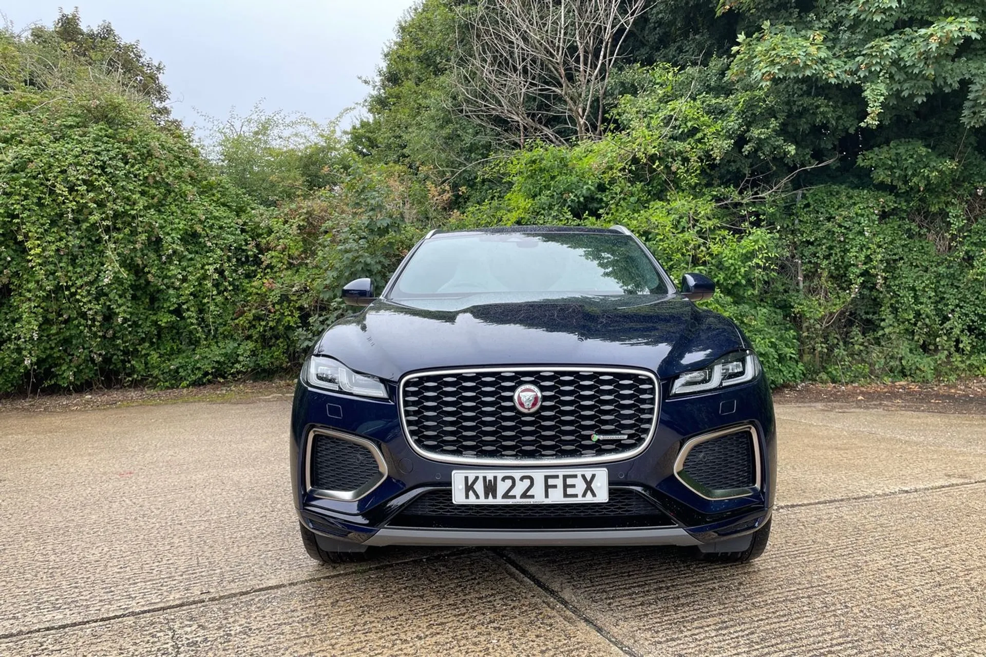 Jaguar F-PACE thumbnail image number 12