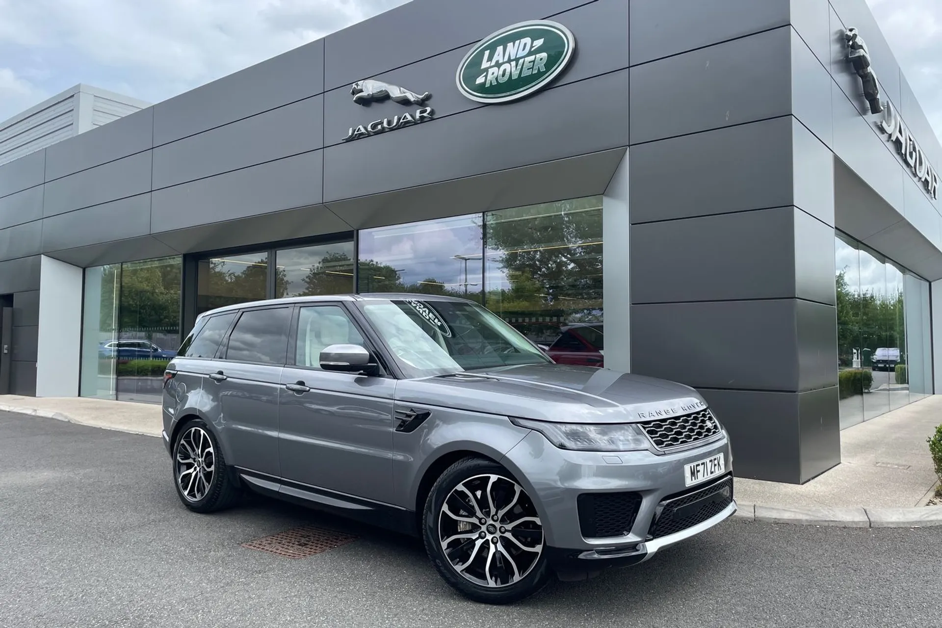 LAND ROVER RANGE ROVER SPORT focused image