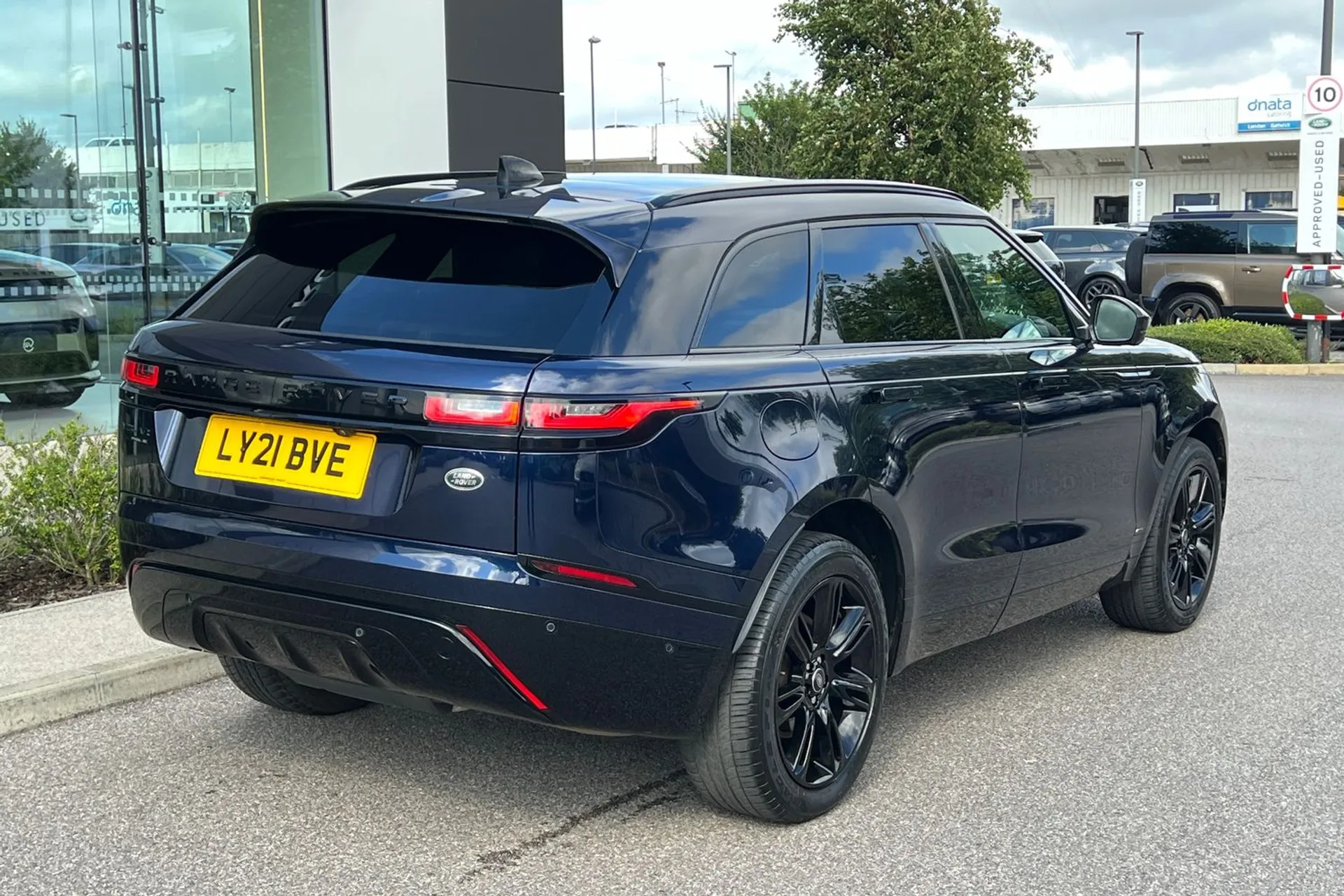 LAND ROVER RANGE ROVER VELAR thumbnail image number 9