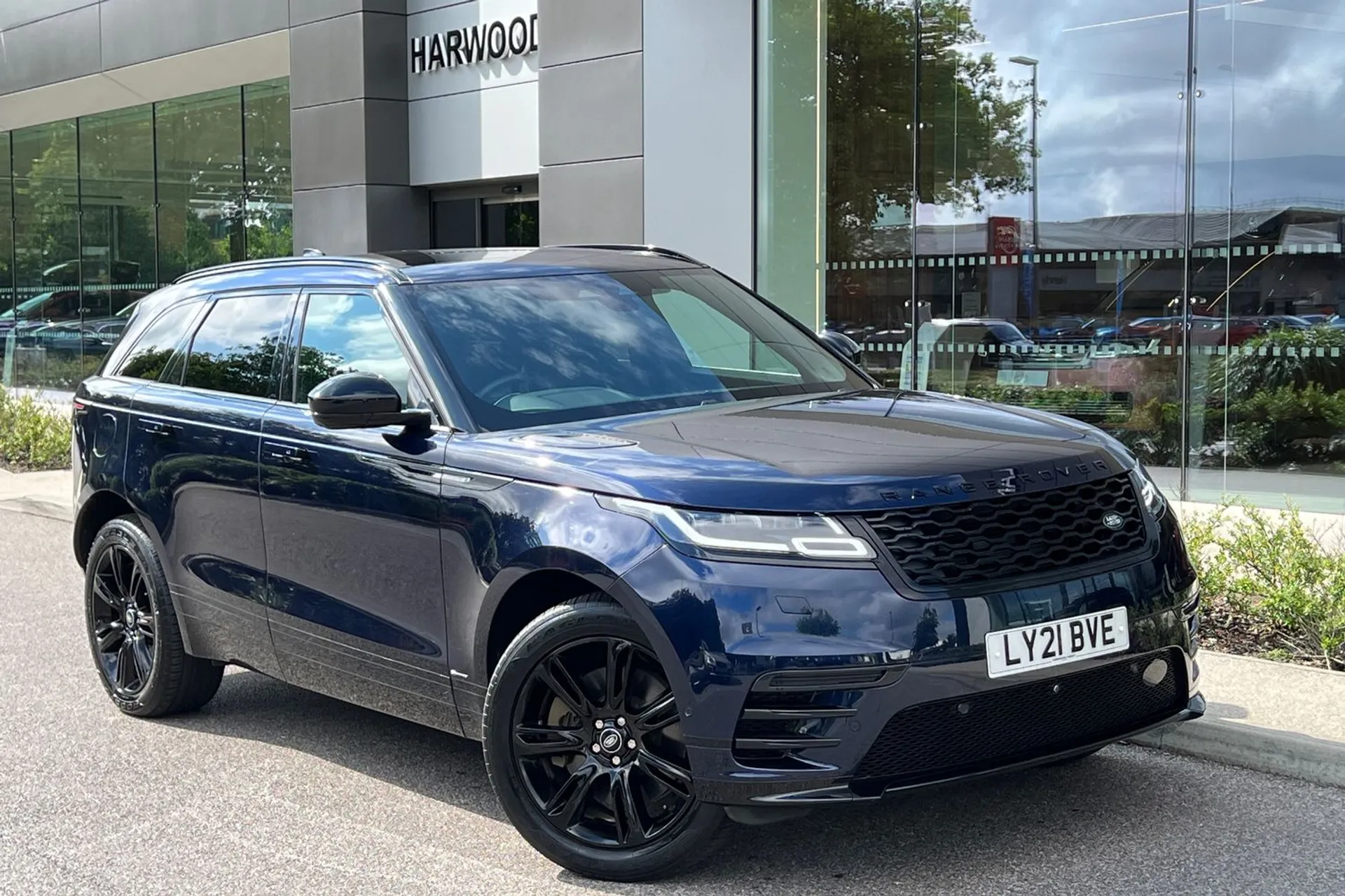 LAND ROVER RANGE ROVER VELAR focused image