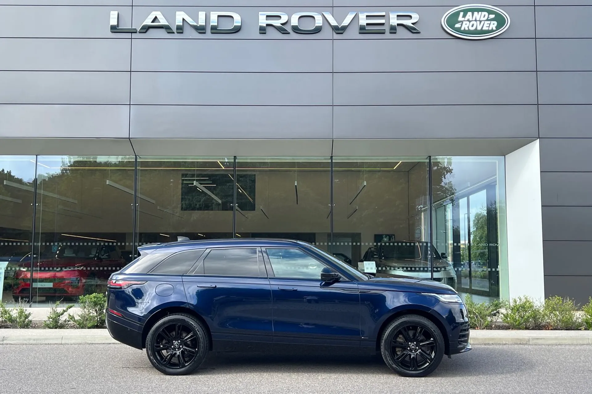 LAND ROVER RANGE ROVER VELAR thumbnail image number 2