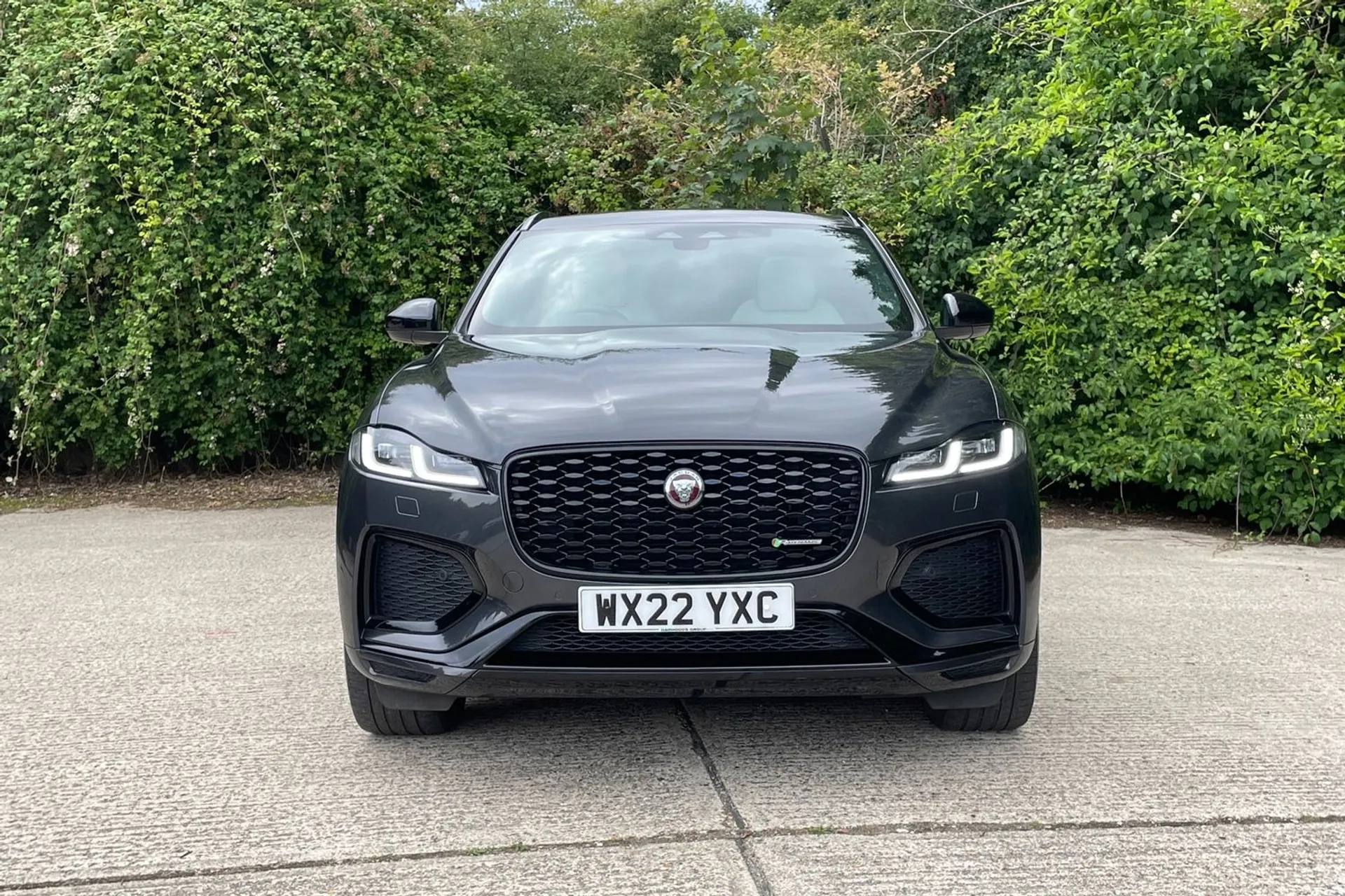 Jaguar F-PACE thumbnail image number 12