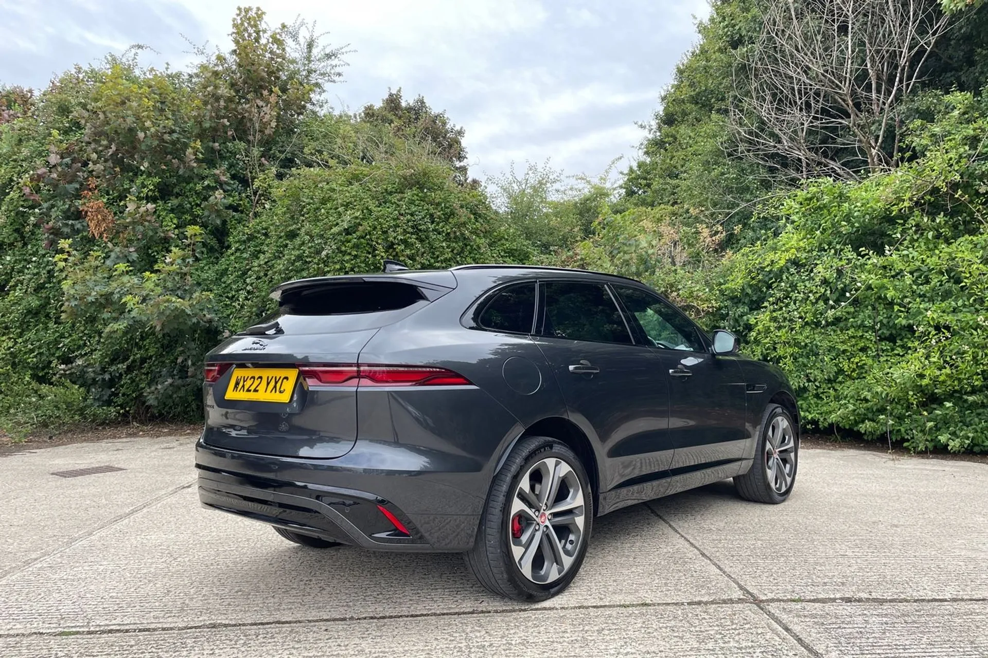 Jaguar F-PACE thumbnail image number 7