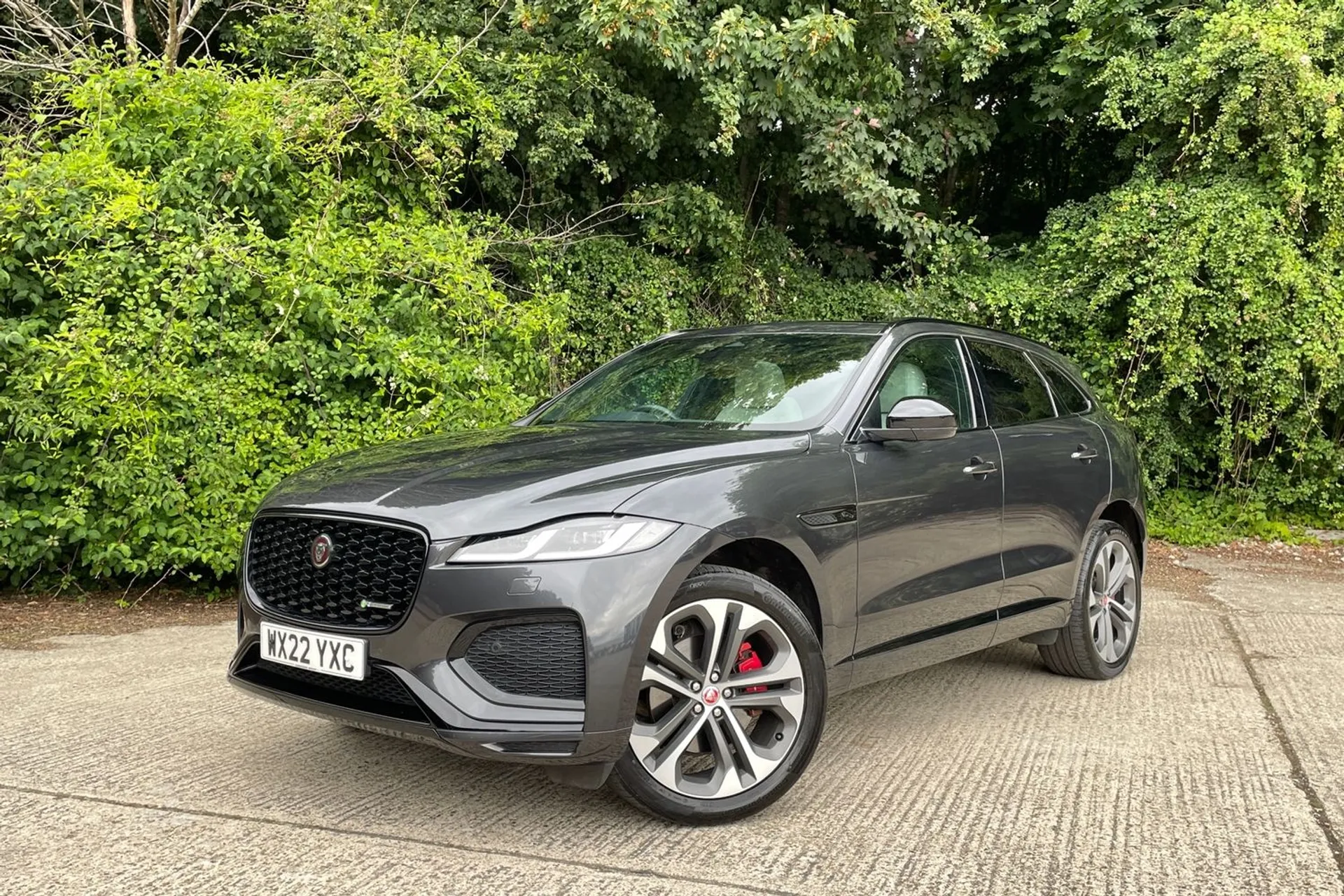 Jaguar F-PACE thumbnail image number 11