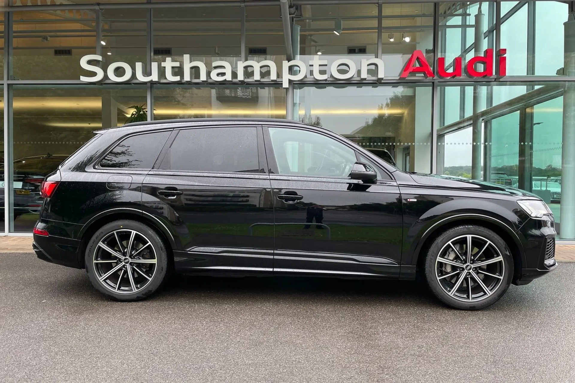 Audi Q7 thumbnail image number 2