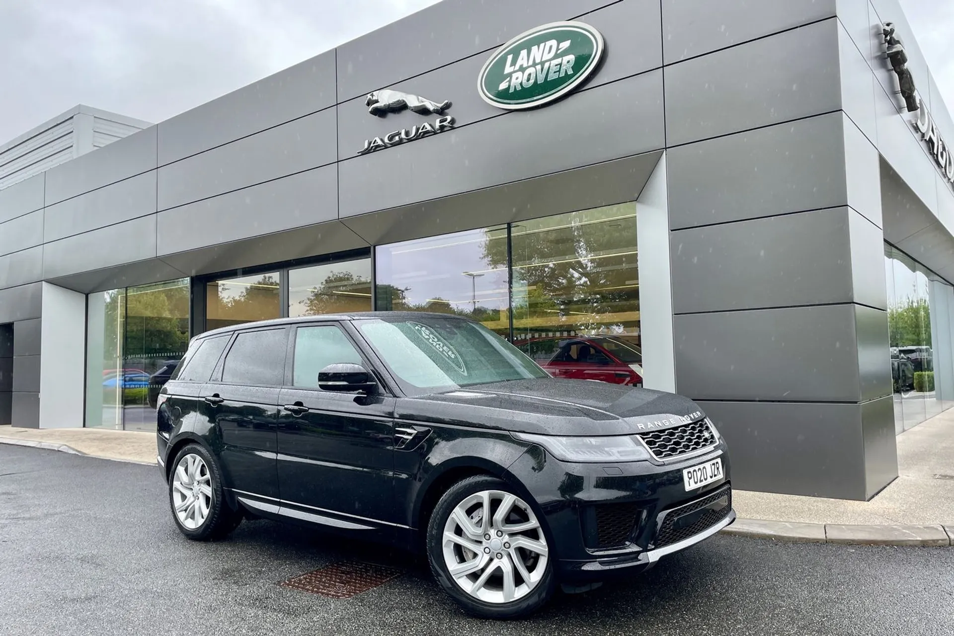 LAND ROVER RANGE ROVER SPORT focused image