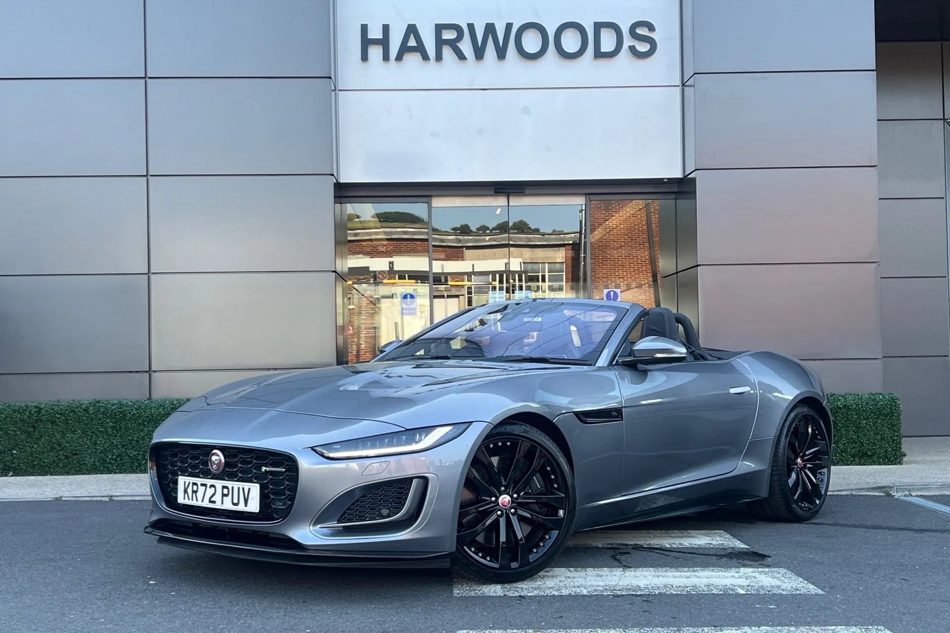 Jaguar F-TYPE thumbnail image number 23