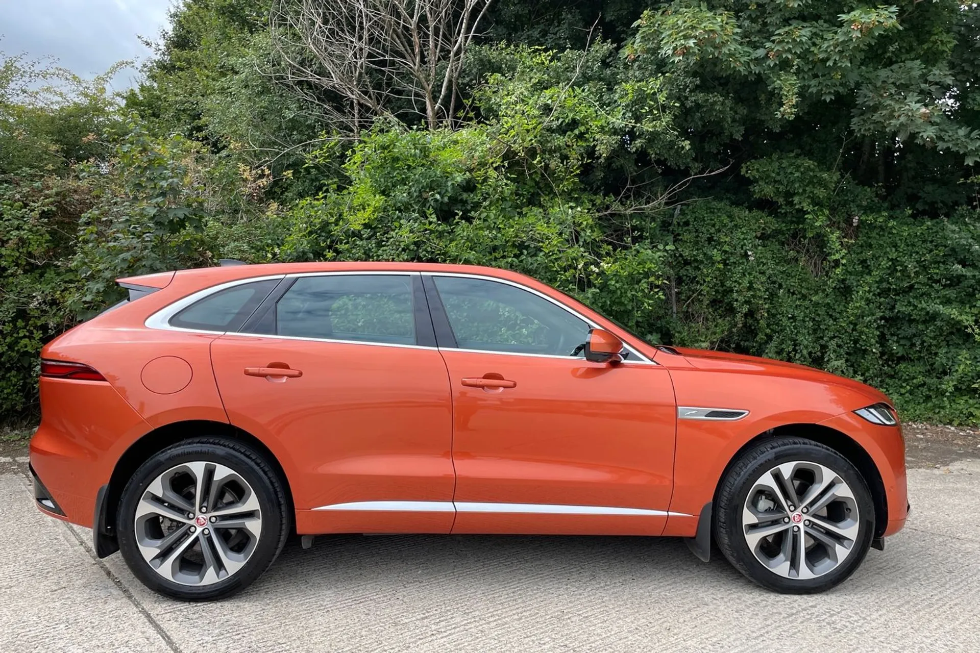 Jaguar F-PACE thumbnail image number 6