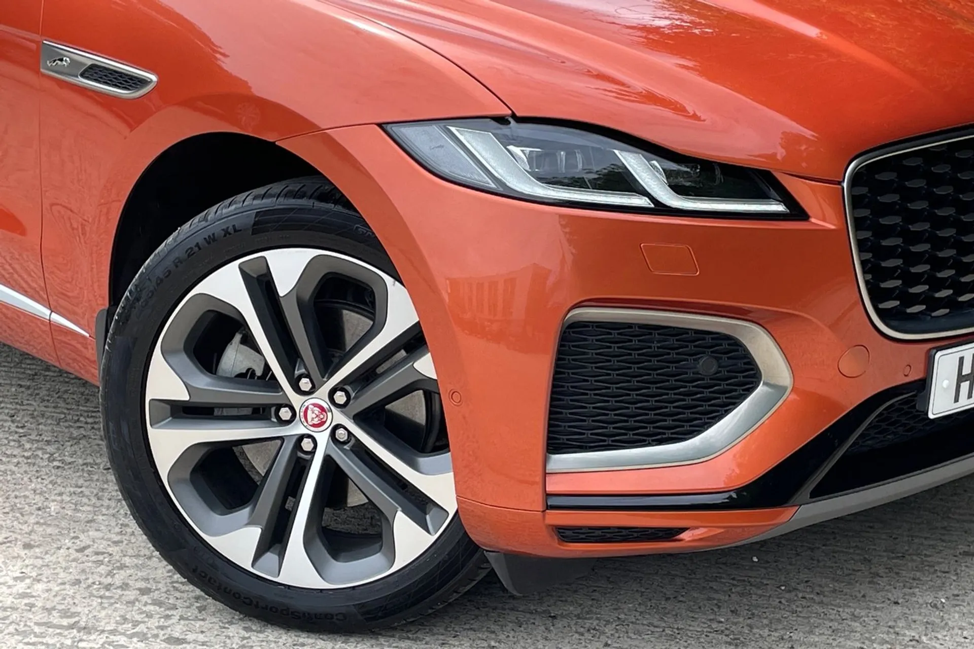 Jaguar F-PACE thumbnail image number 4