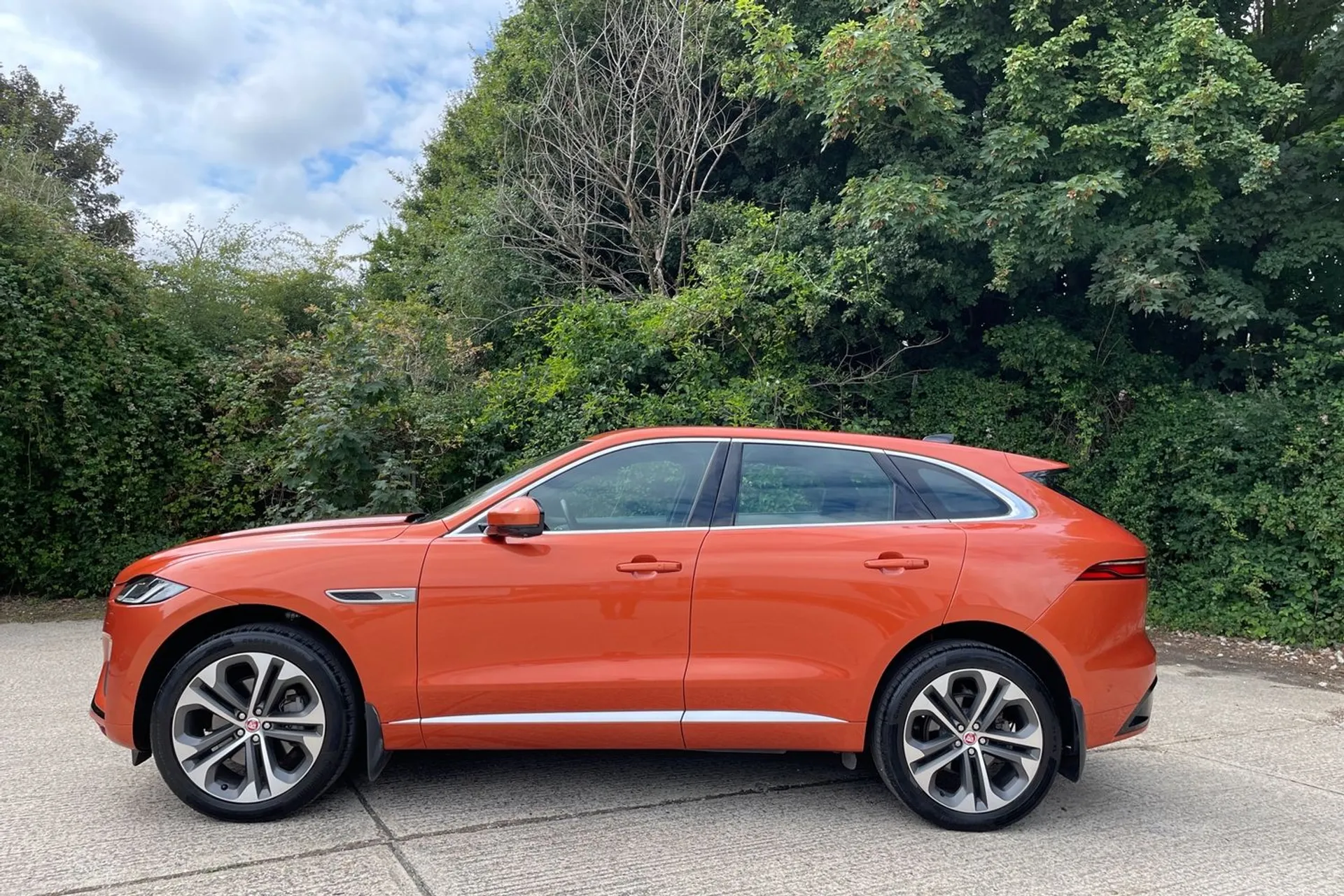 Jaguar F-PACE thumbnail image number 9