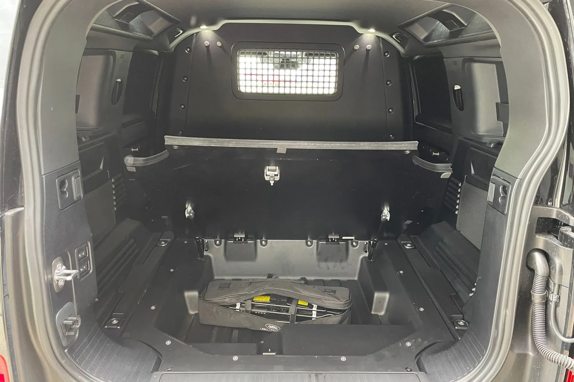 LAND ROVER DEFENDER thumbnail image number 42