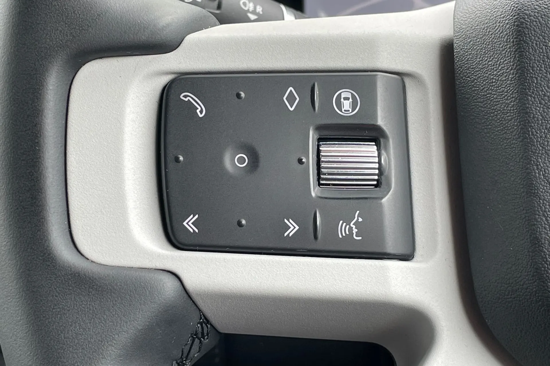 LAND ROVER DEFENDER thumbnail image number 25