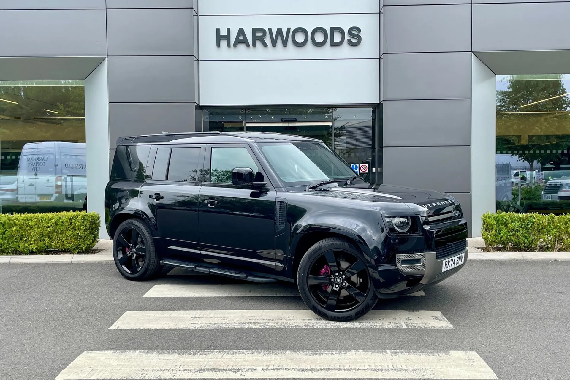 LAND ROVER DEFENDER focused image