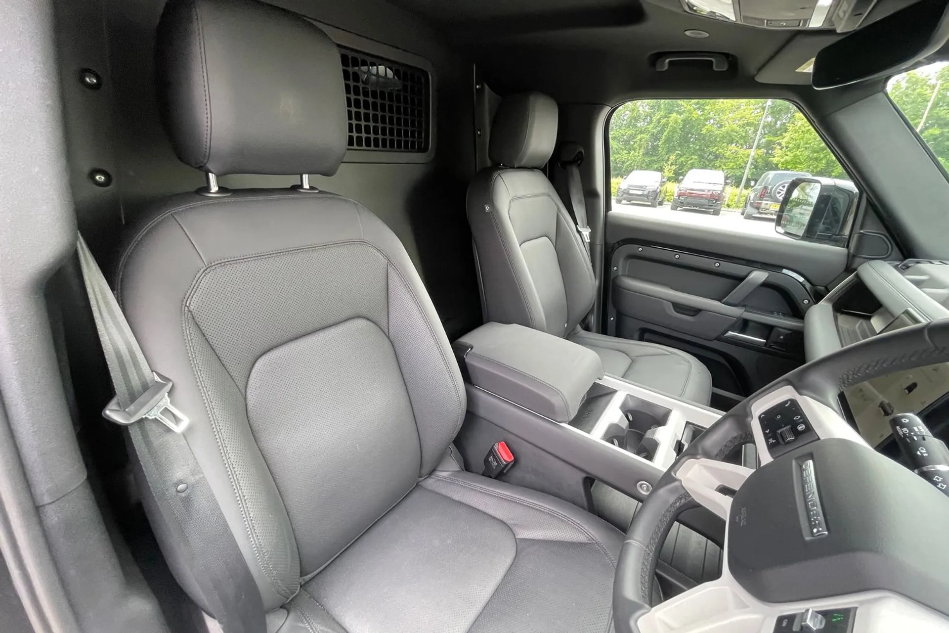LAND ROVER DEFENDER thumbnail image number 18