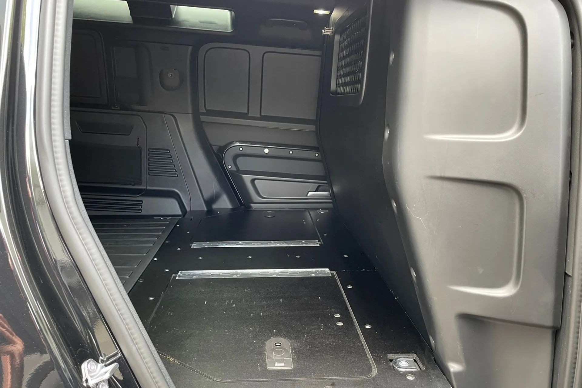 LAND ROVER DEFENDER thumbnail image number 41