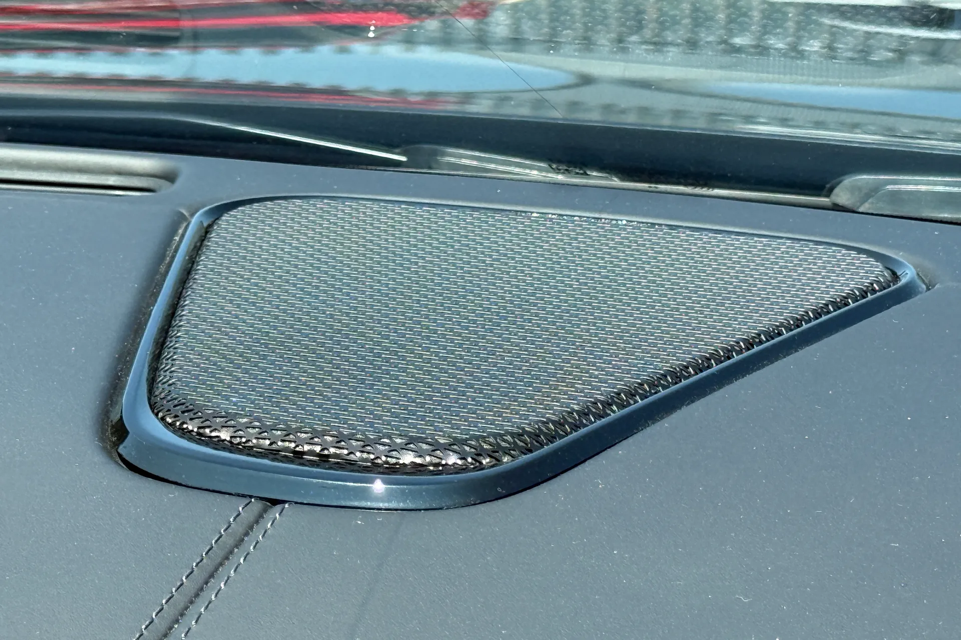 Aston Martin DB12 thumbnail image number 37