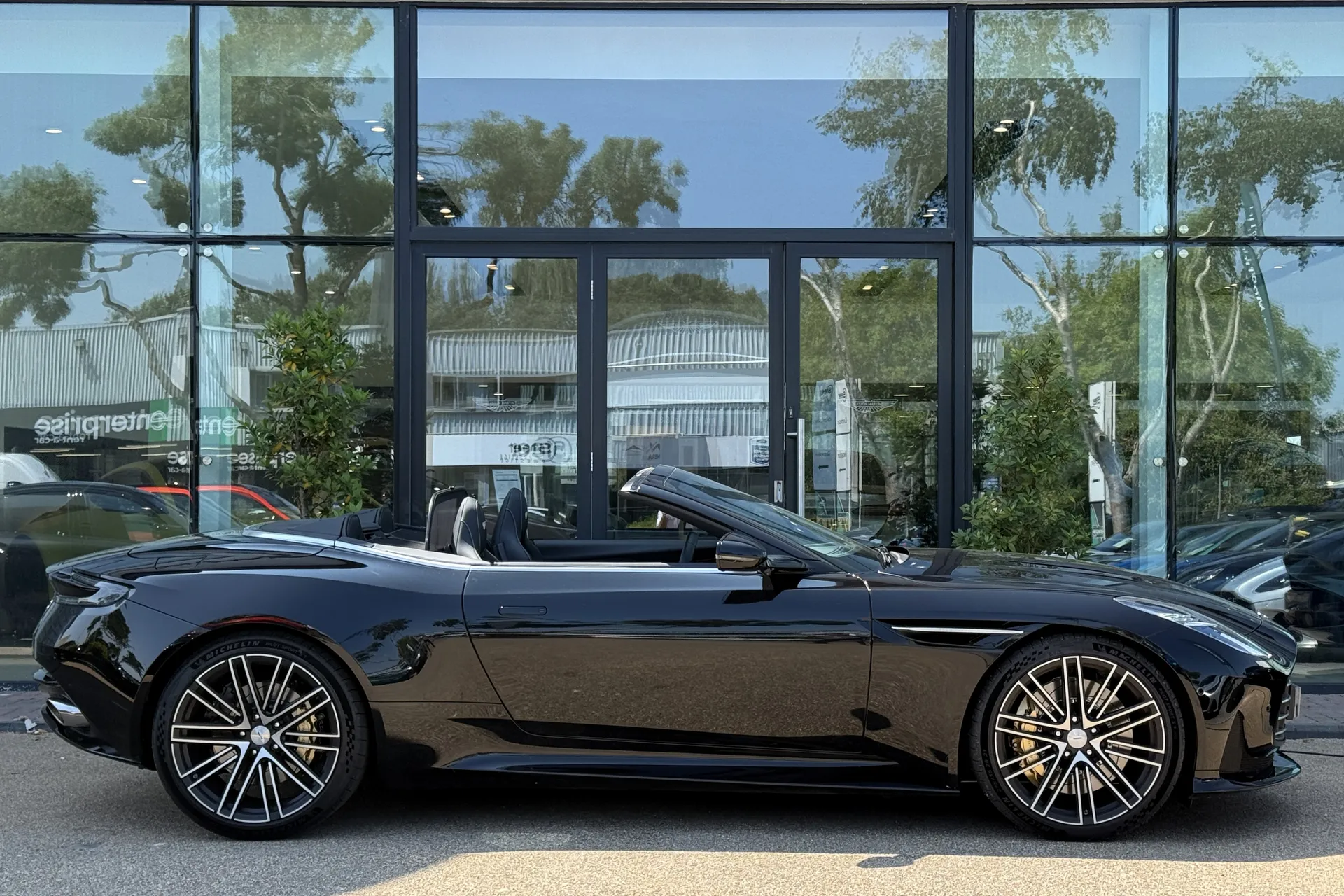 Aston Martin DB12 thumbnail image number 2