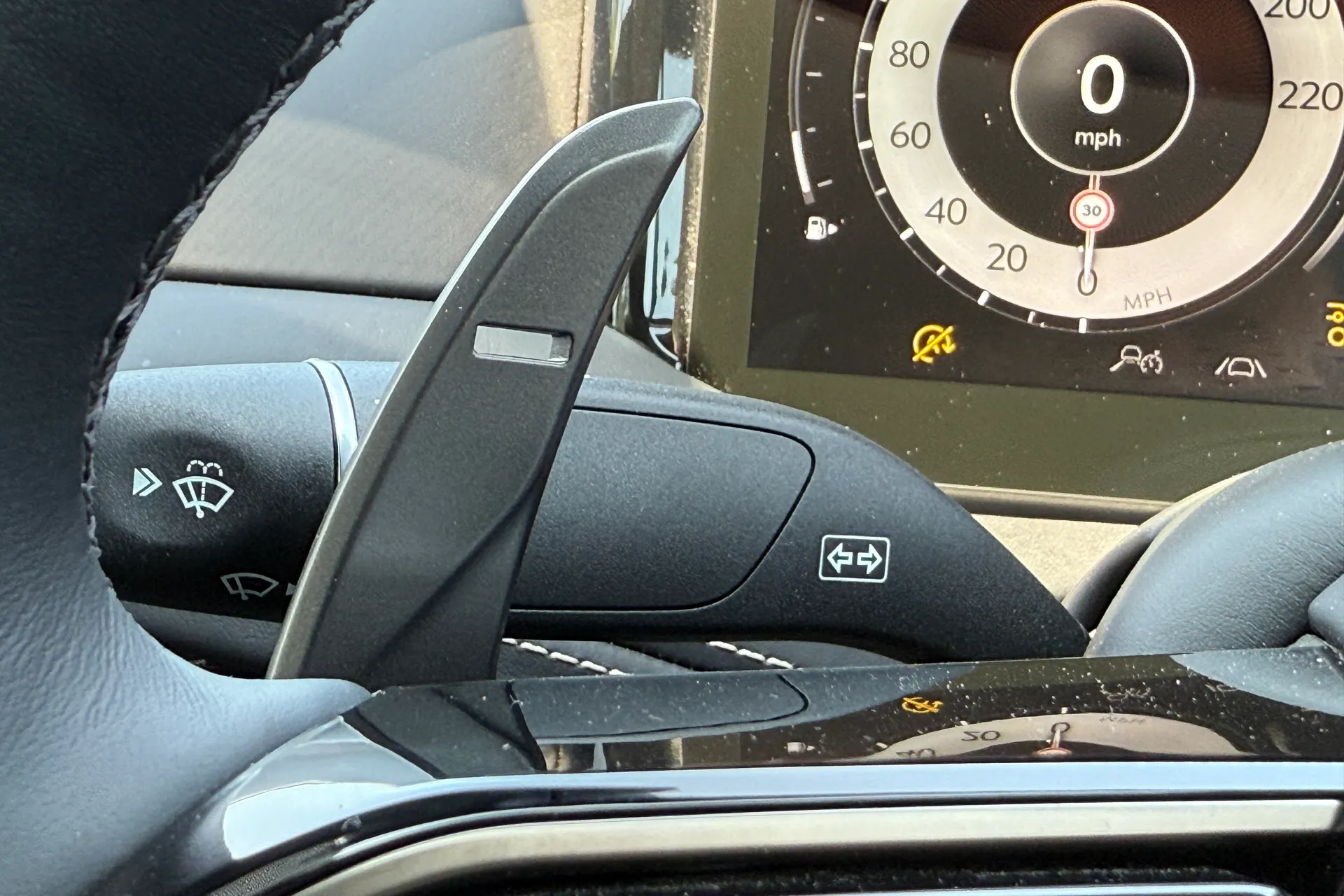 Aston Martin DB12 thumbnail image number 35