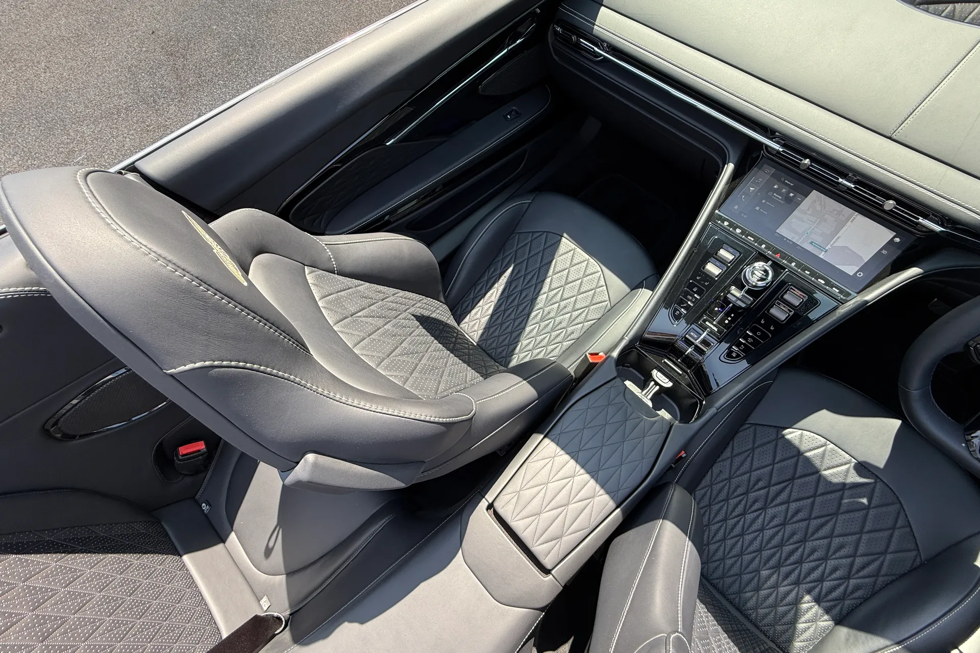 Aston Martin DB12 thumbnail image number 26