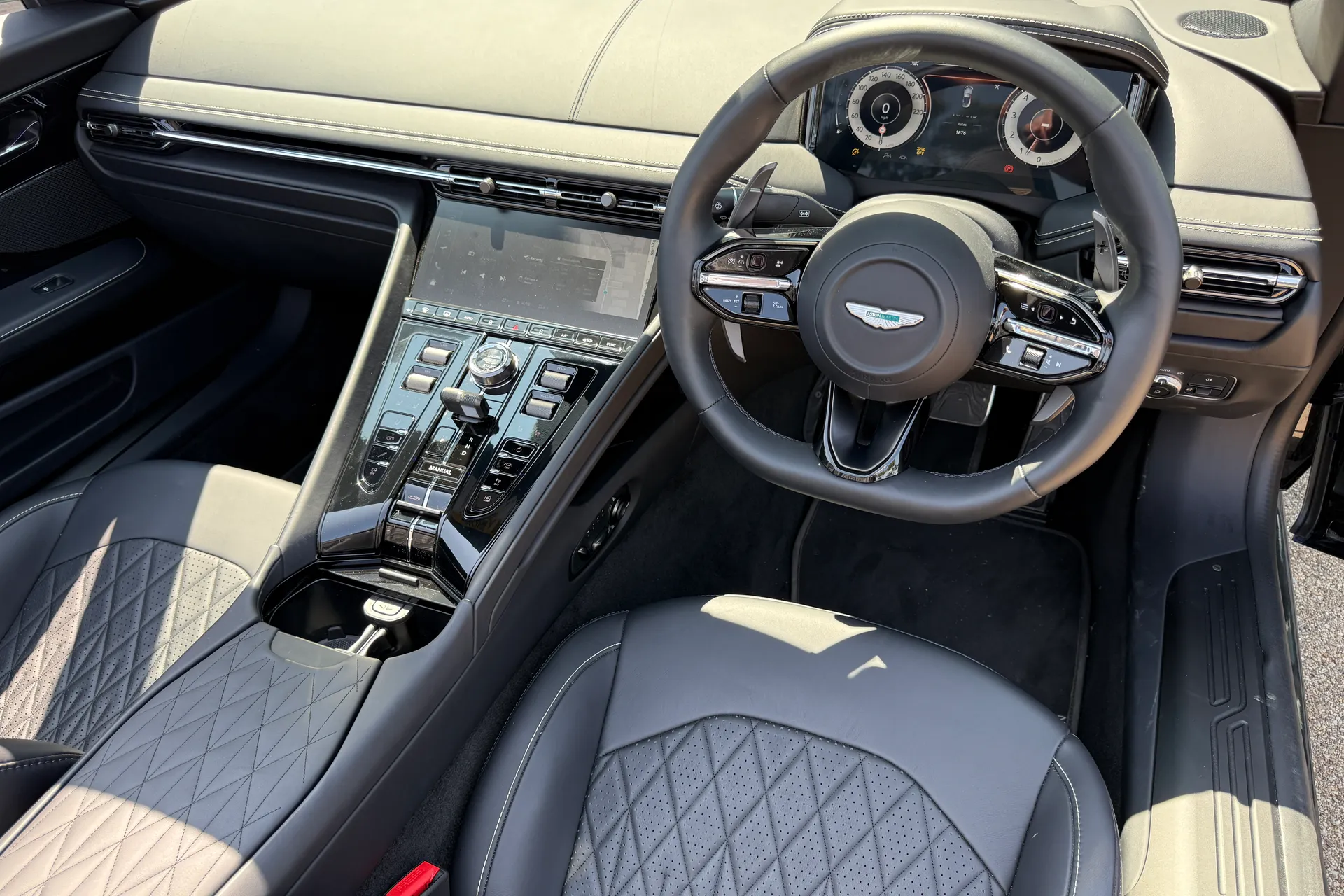 Aston Martin DB12 thumbnail image number 19