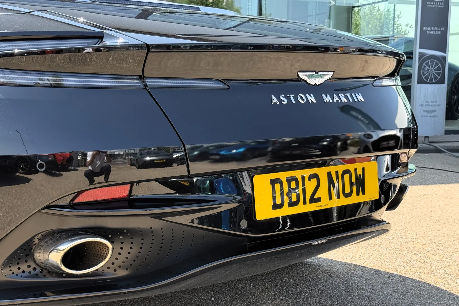 Aston Martin DB12 thumbnail image number 14