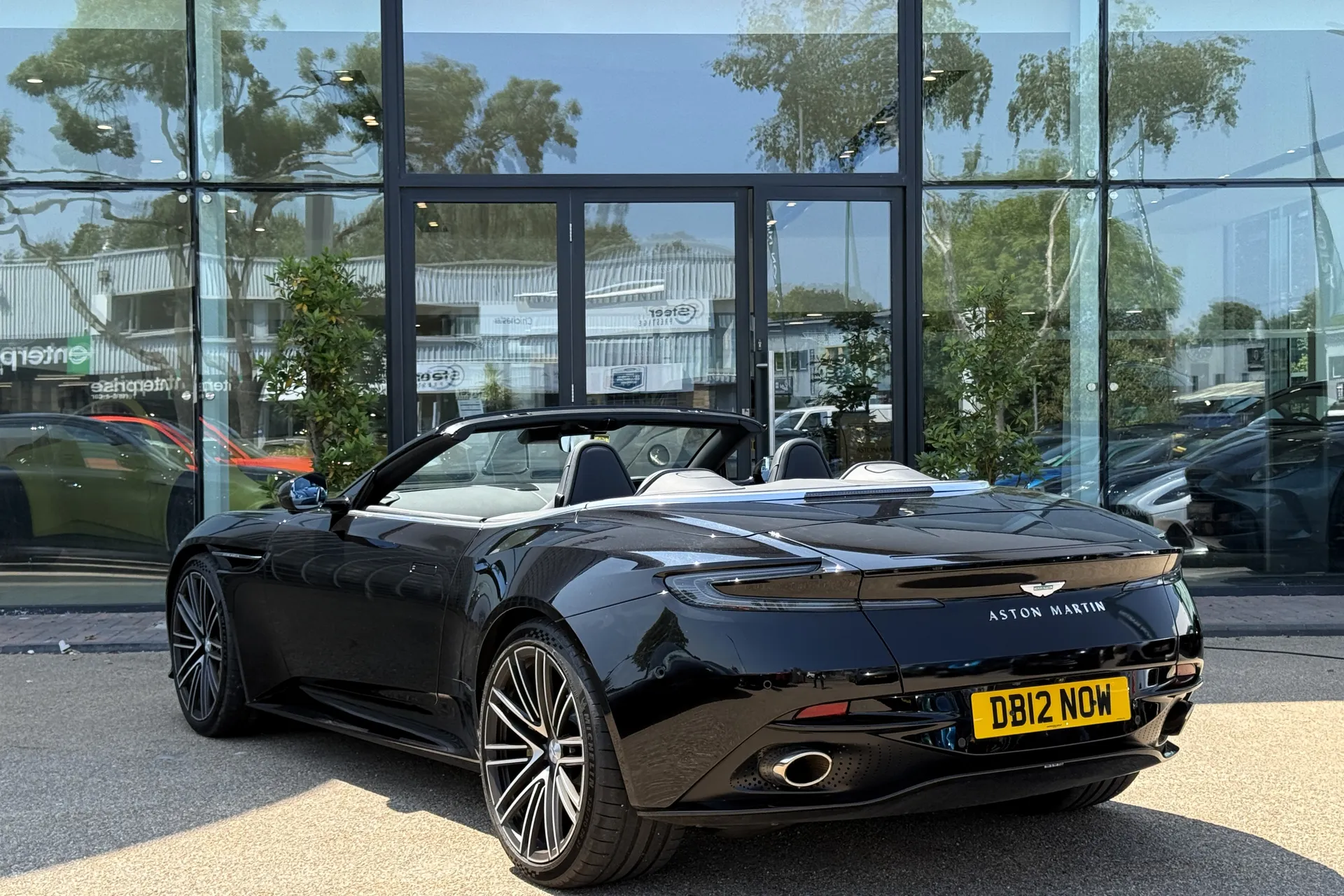 Aston Martin DB12 thumbnail image number 13
