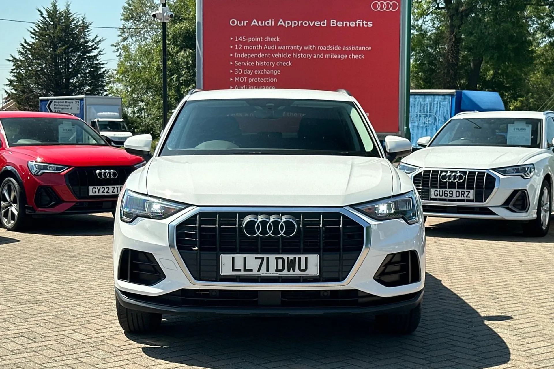 Audi Q3 thumbnail image number 16