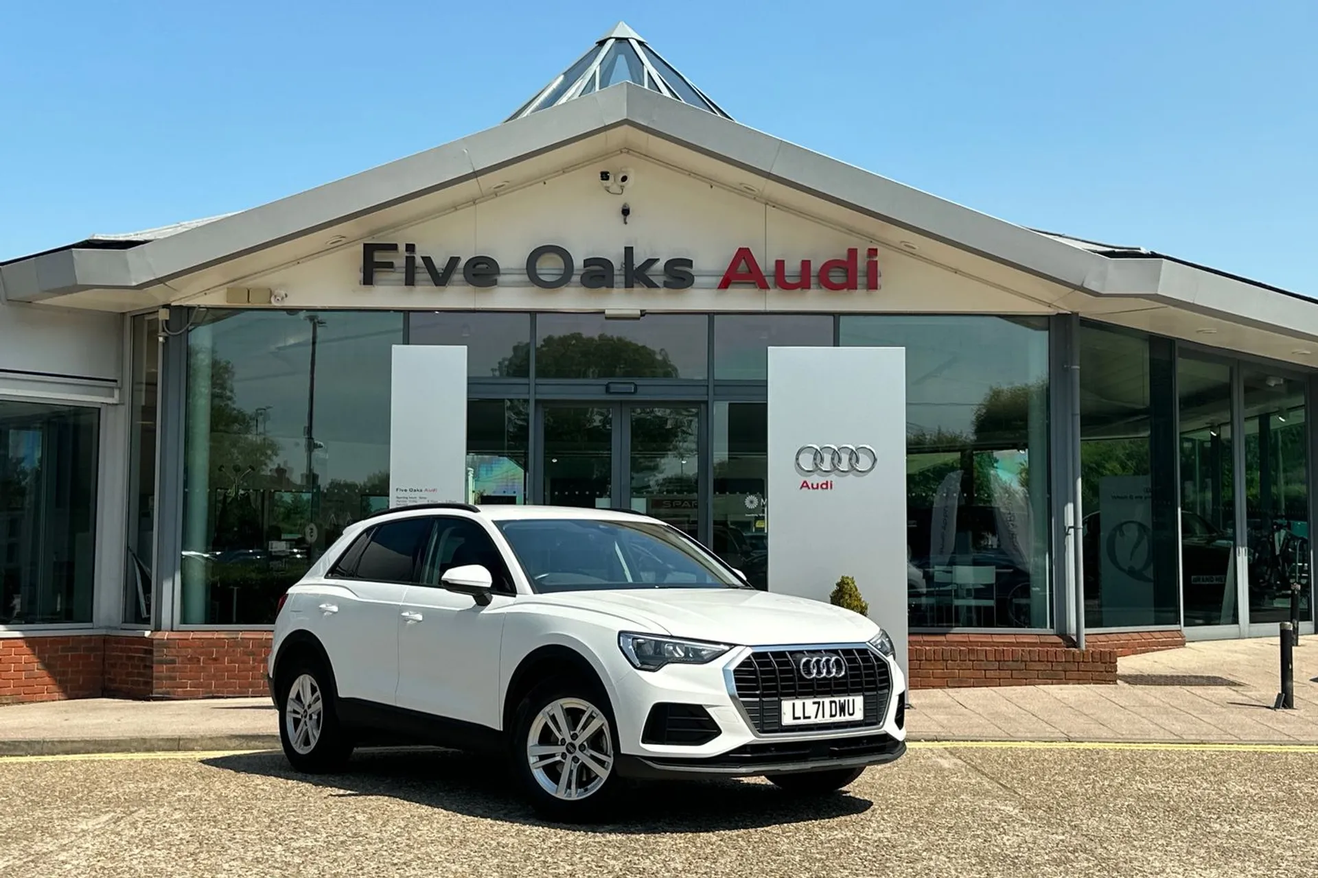 Audi Q3 focused image