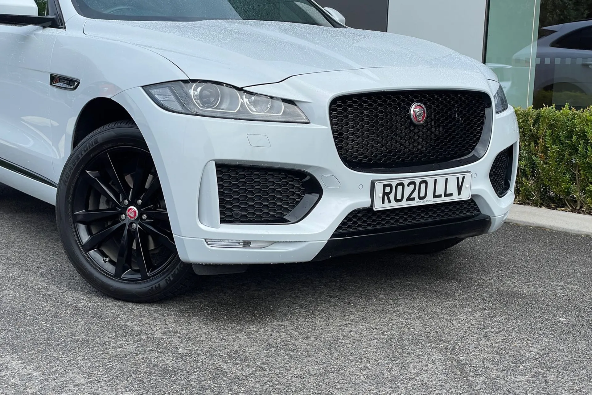 Jaguar F-PACE thumbnail image number 33