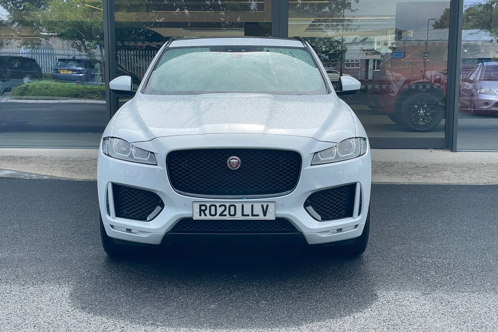 Jaguar F-PACE thumbnail image number 6