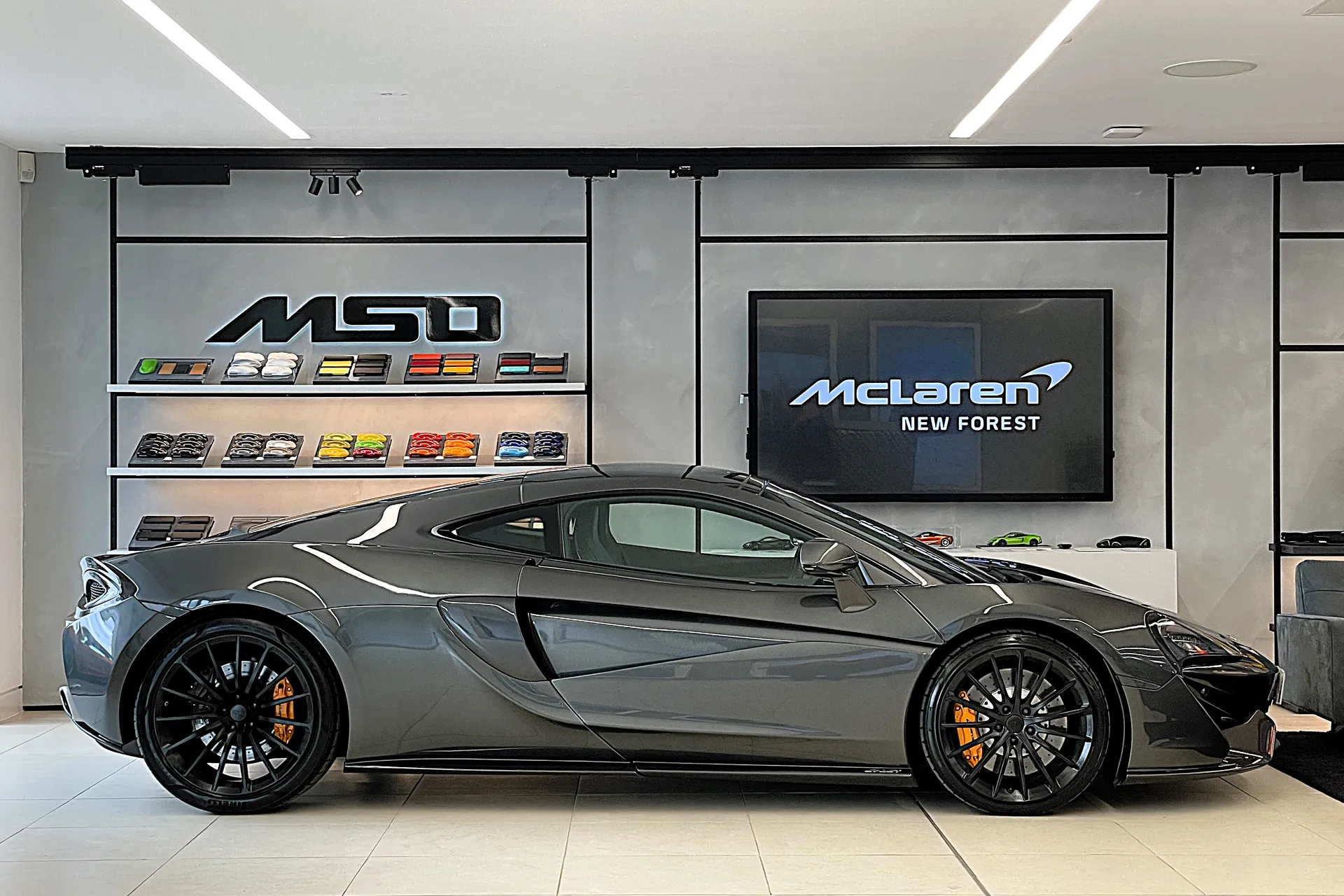 McLaren 570GT COUPE S-A thumbnail image number 2