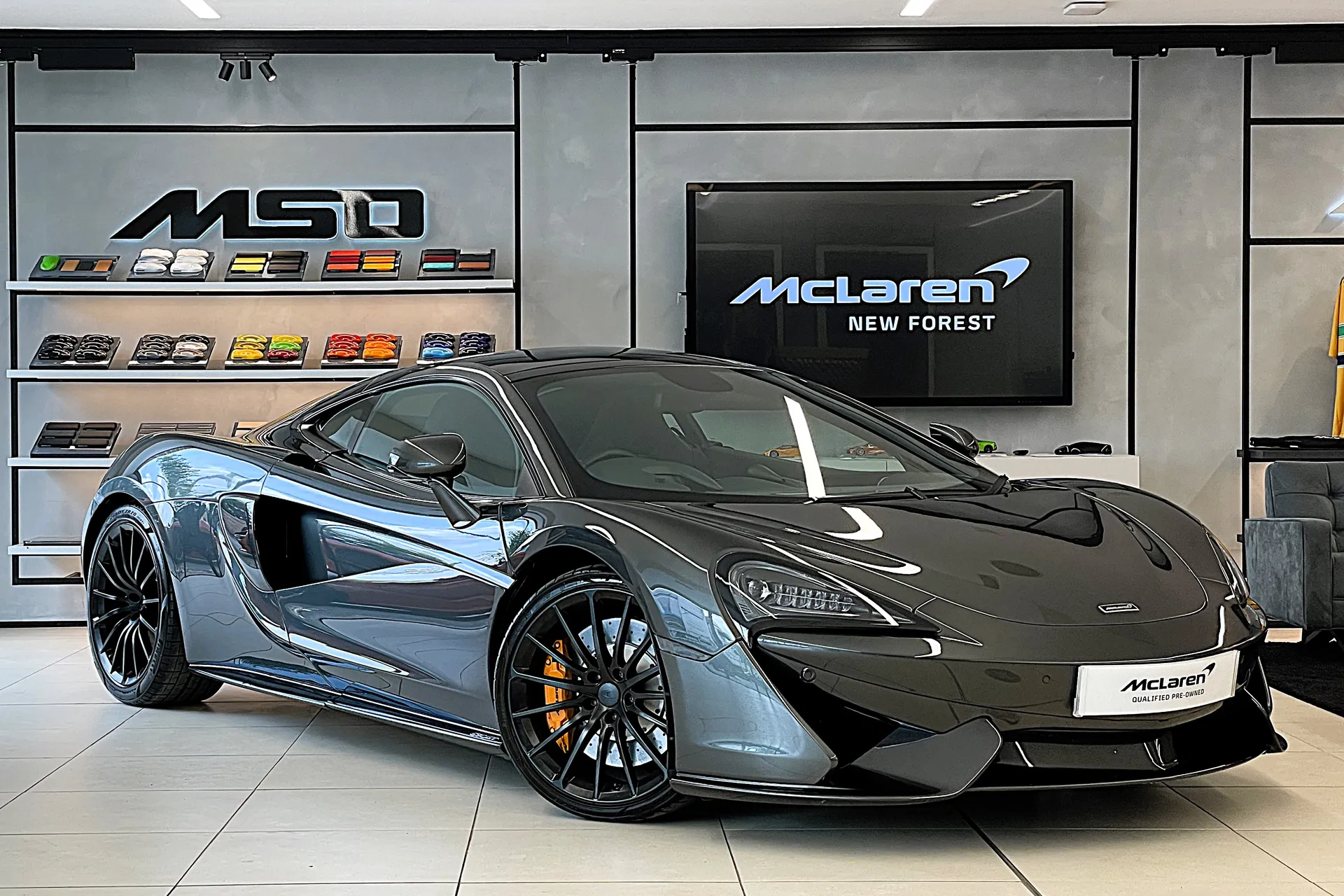 McLaren 570GT COUPE S-A focused image