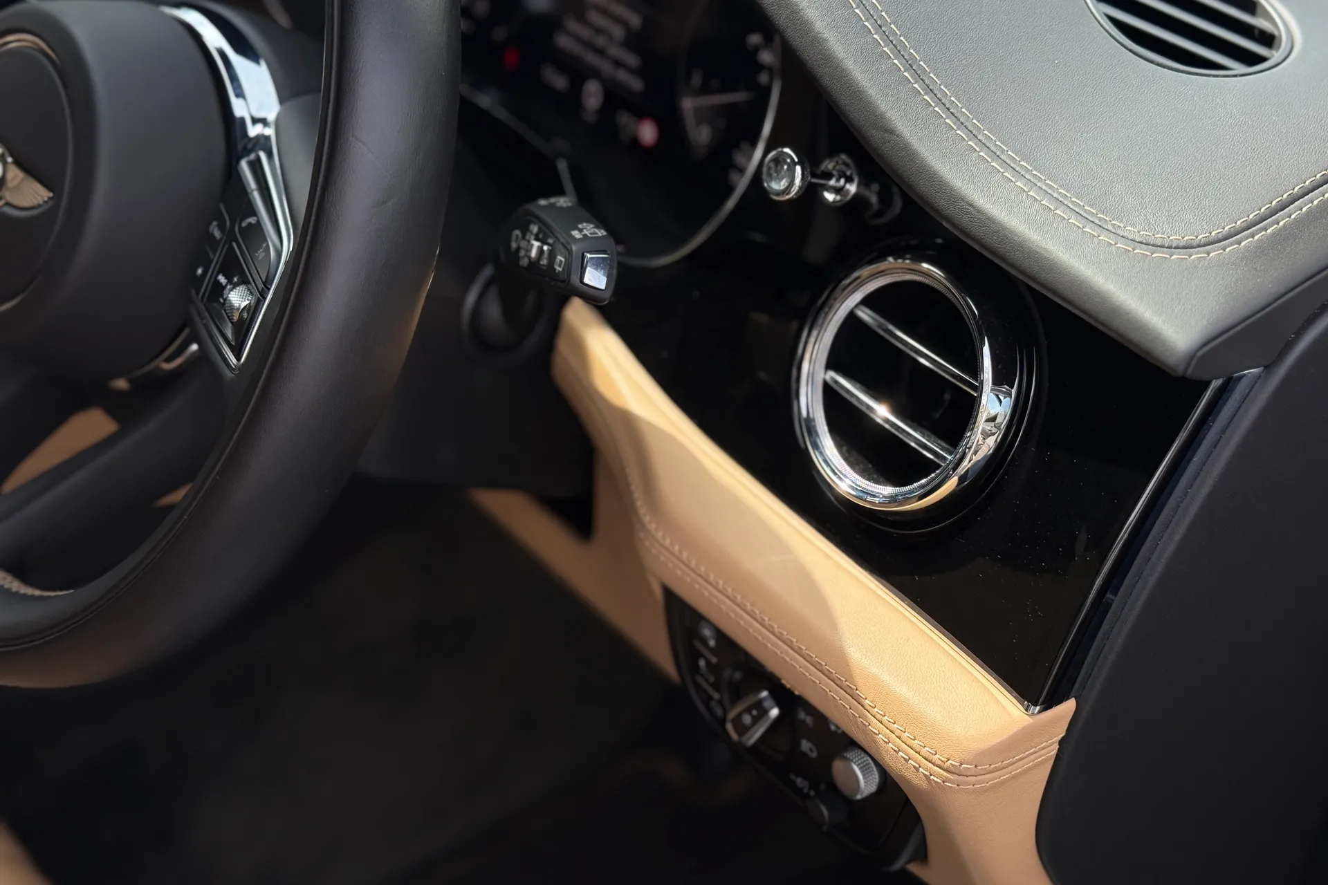 Bentley BENTAYGA thumbnail image number 14