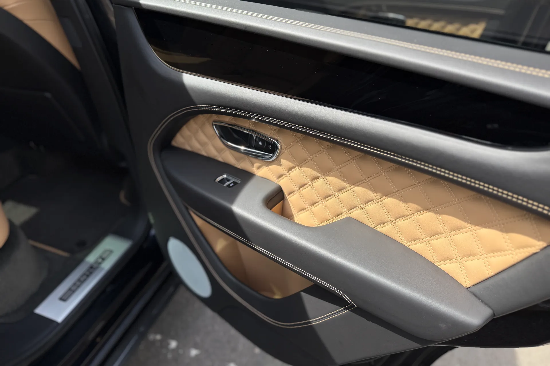 Bentley BENTAYGA thumbnail image number 19