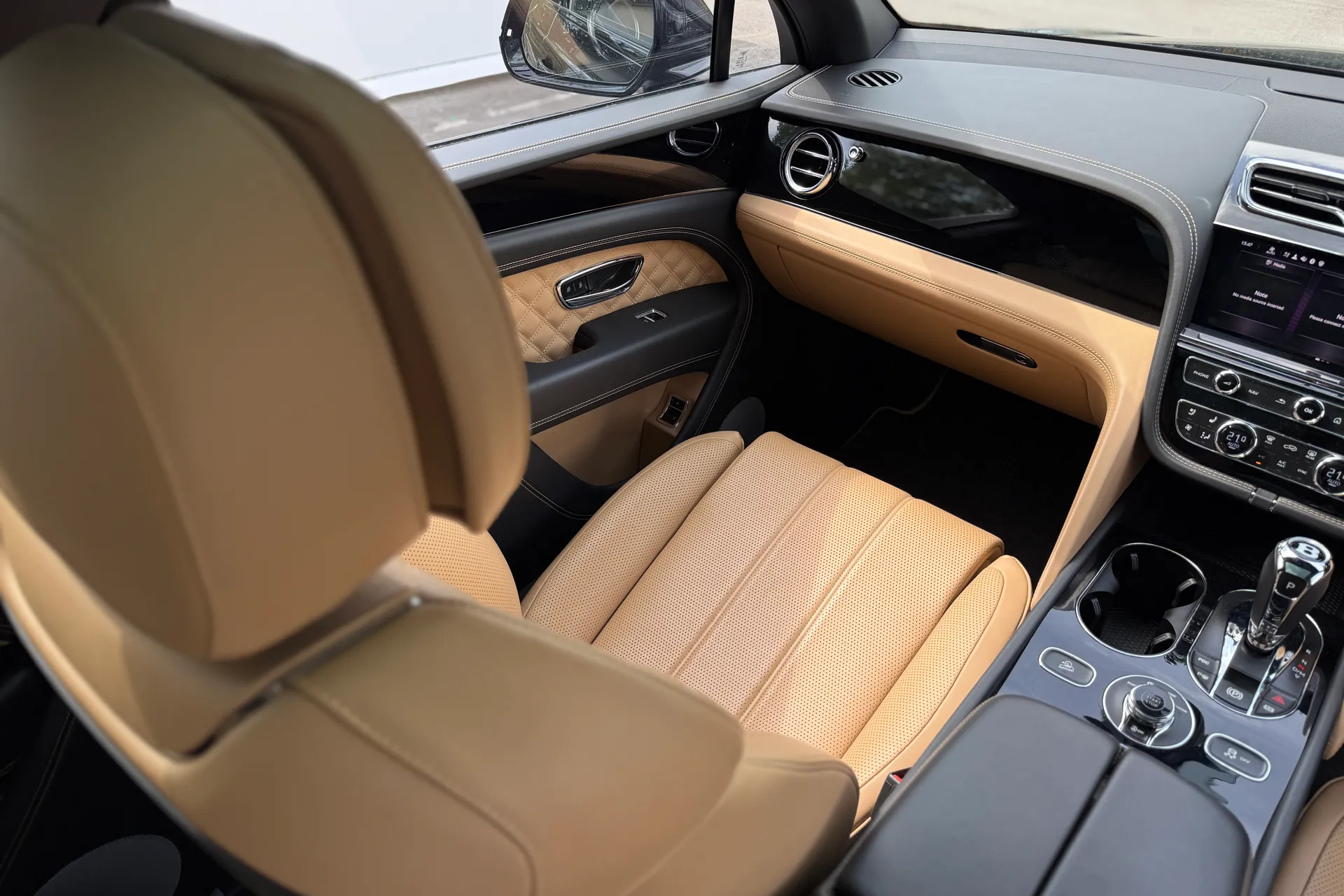 Bentley BENTAYGA thumbnail image number 29