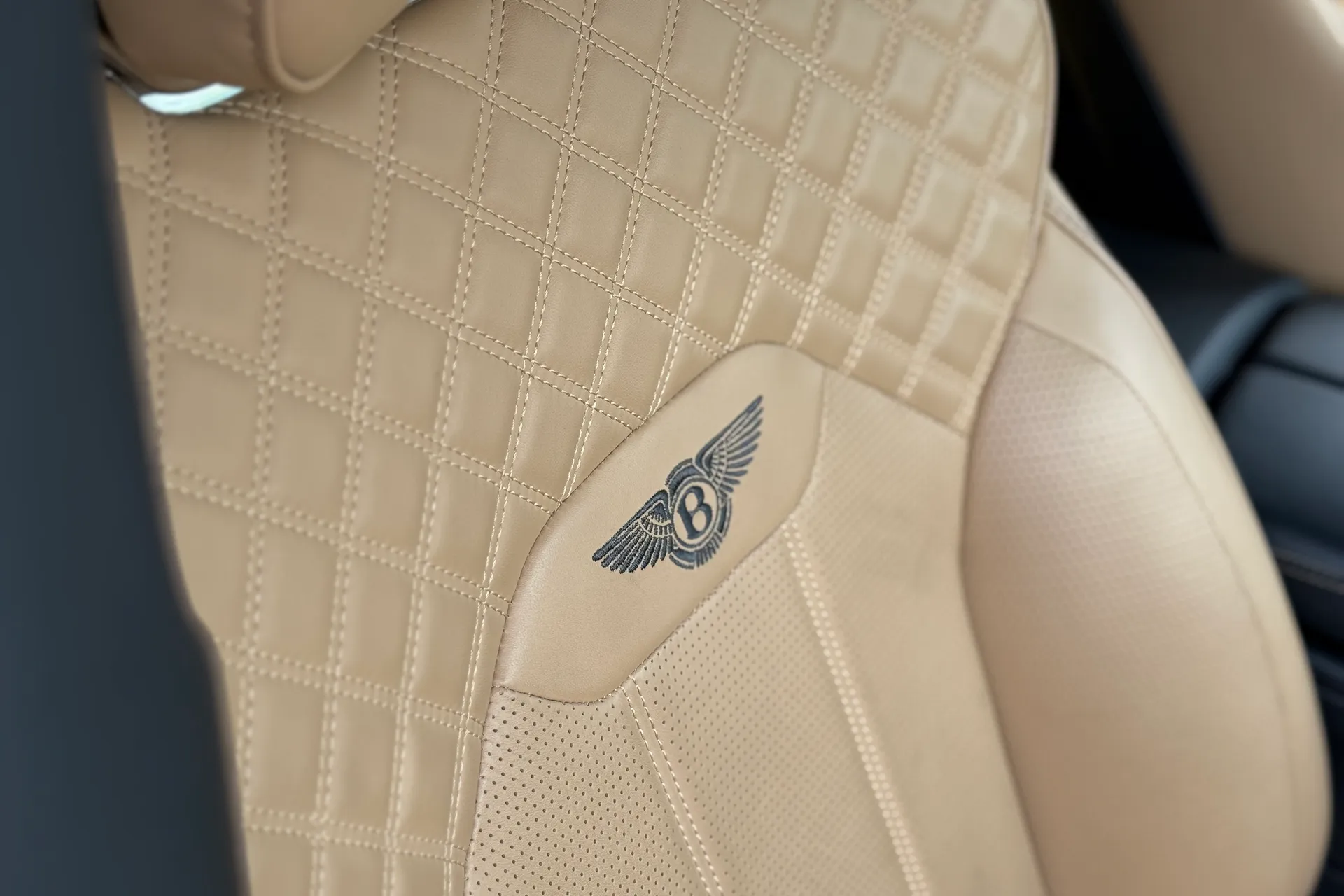 Bentley BENTAYGA thumbnail image number 17