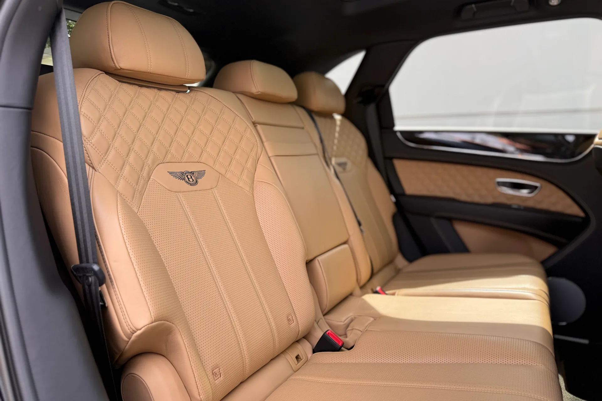Bentley BENTAYGA thumbnail image number 23