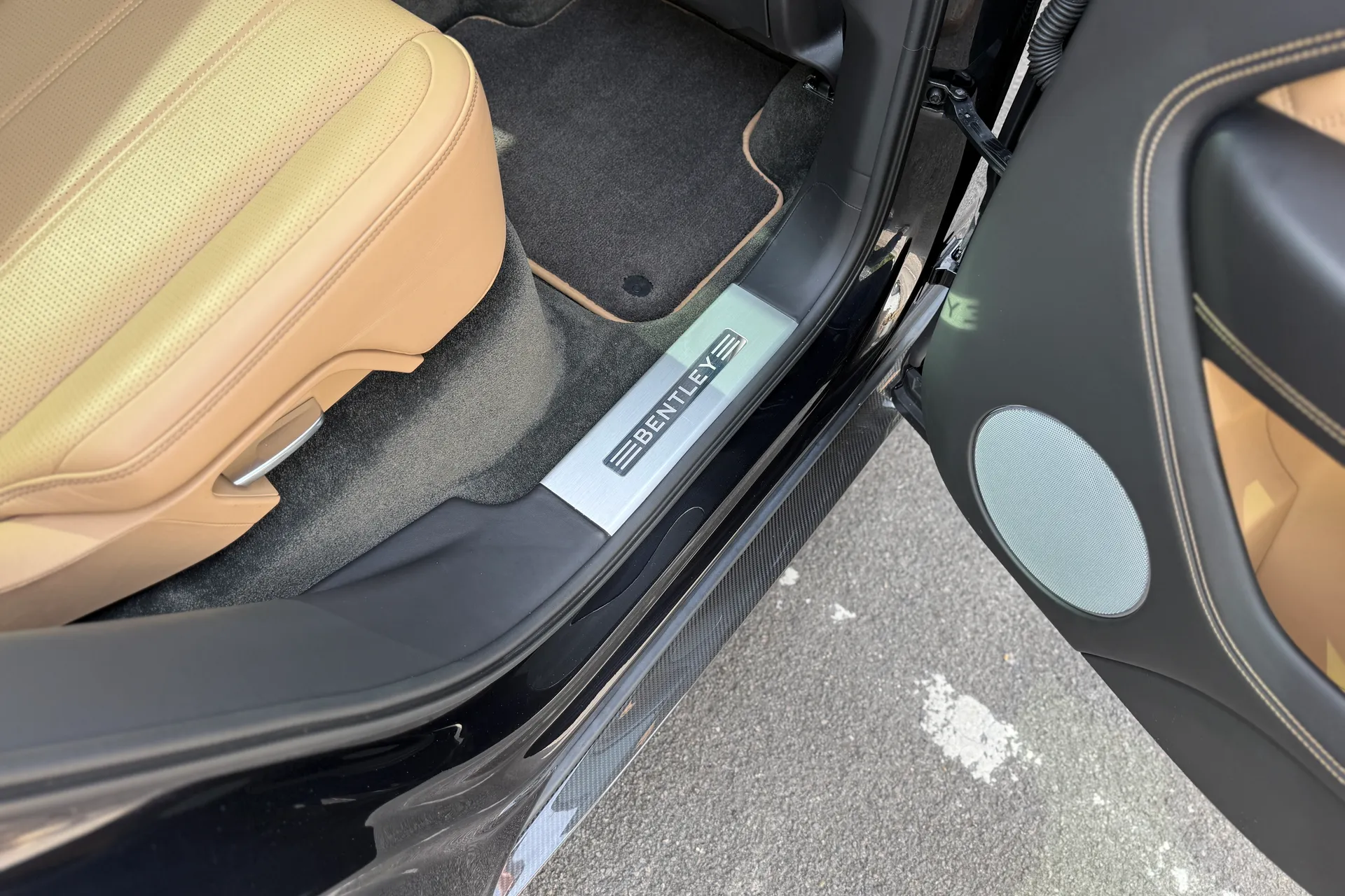 Bentley BENTAYGA thumbnail image number 18