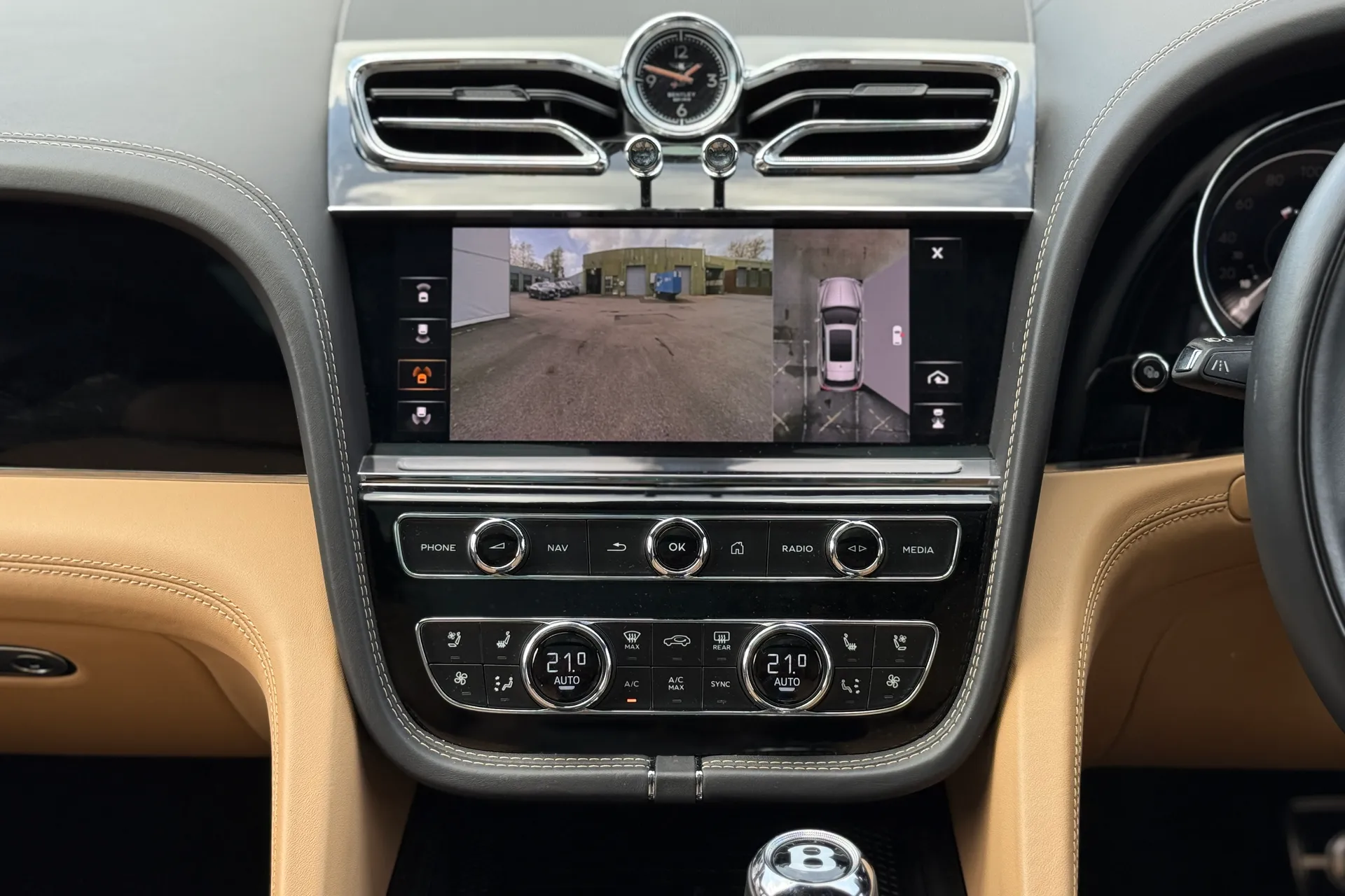 Bentley BENTAYGA thumbnail image number 32