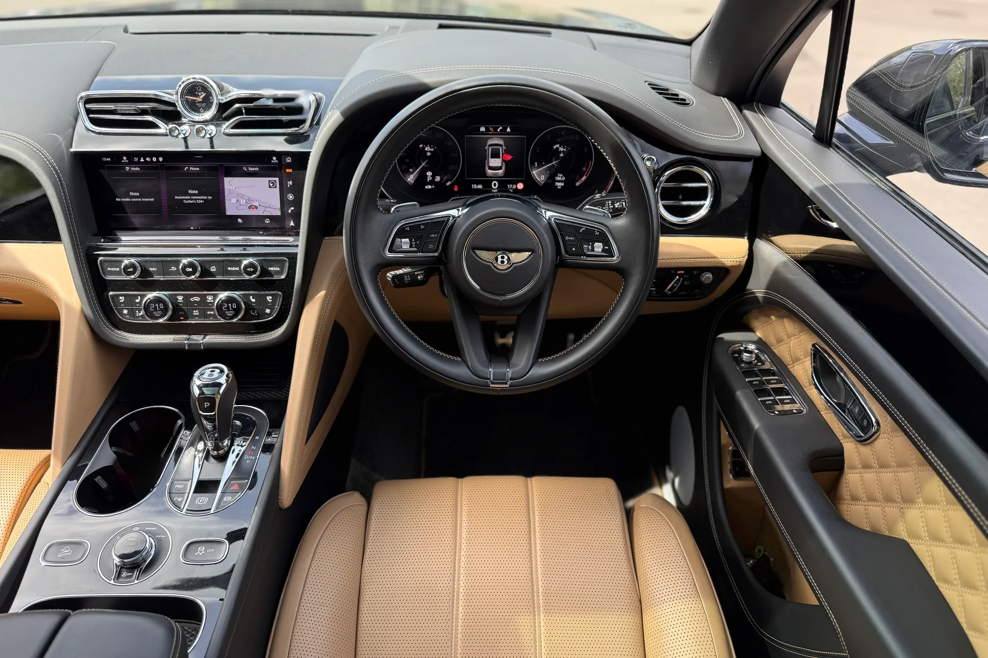 Bentley BENTAYGA thumbnail image number 25