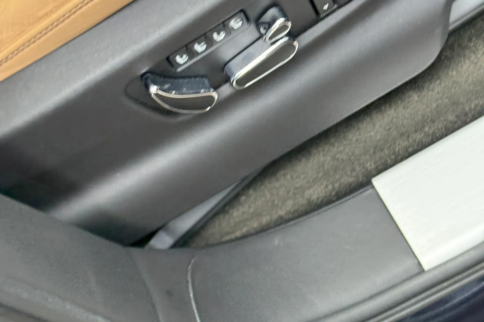 Bentley BENTAYGA thumbnail image number 46