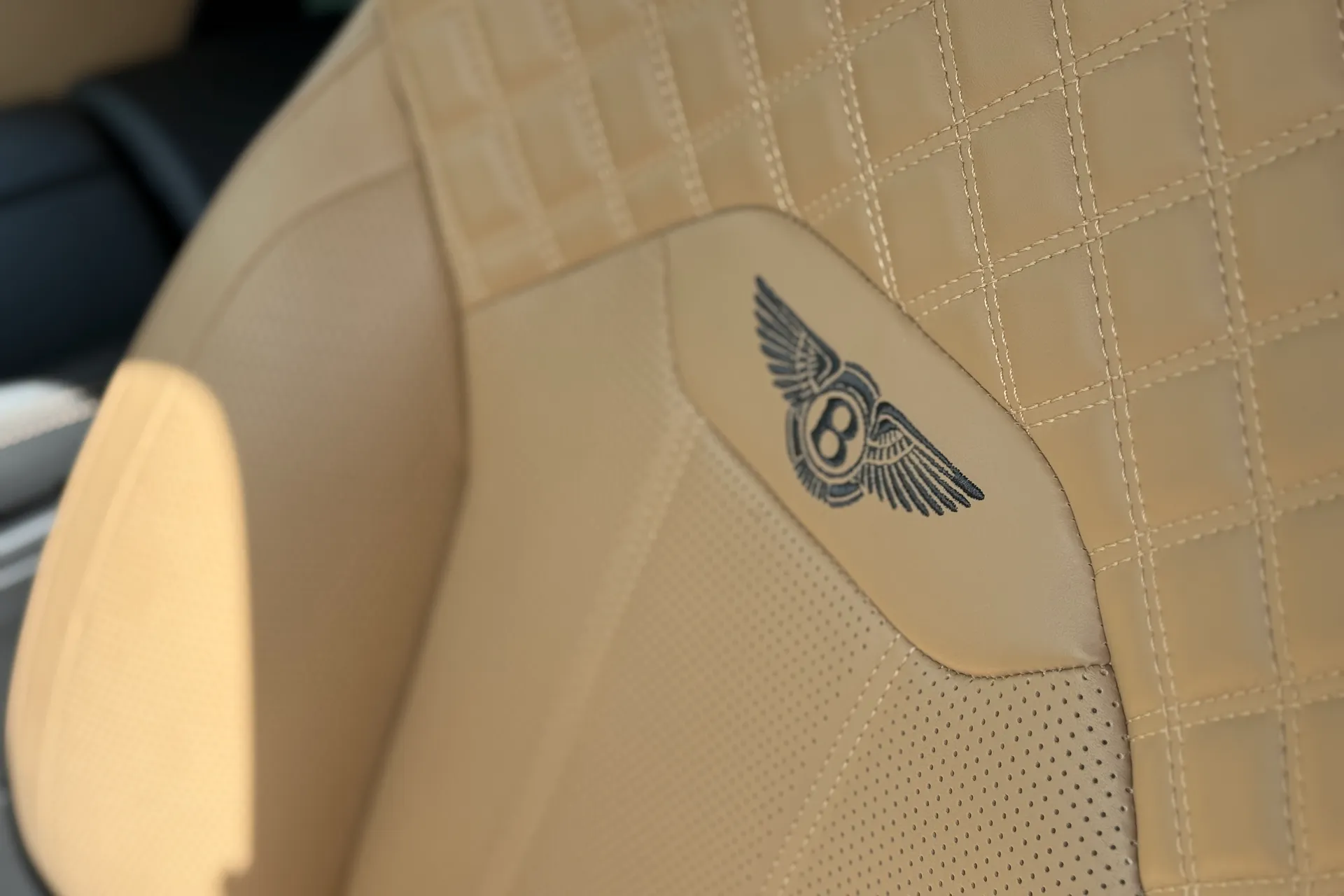 Bentley BENTAYGA thumbnail image number 39