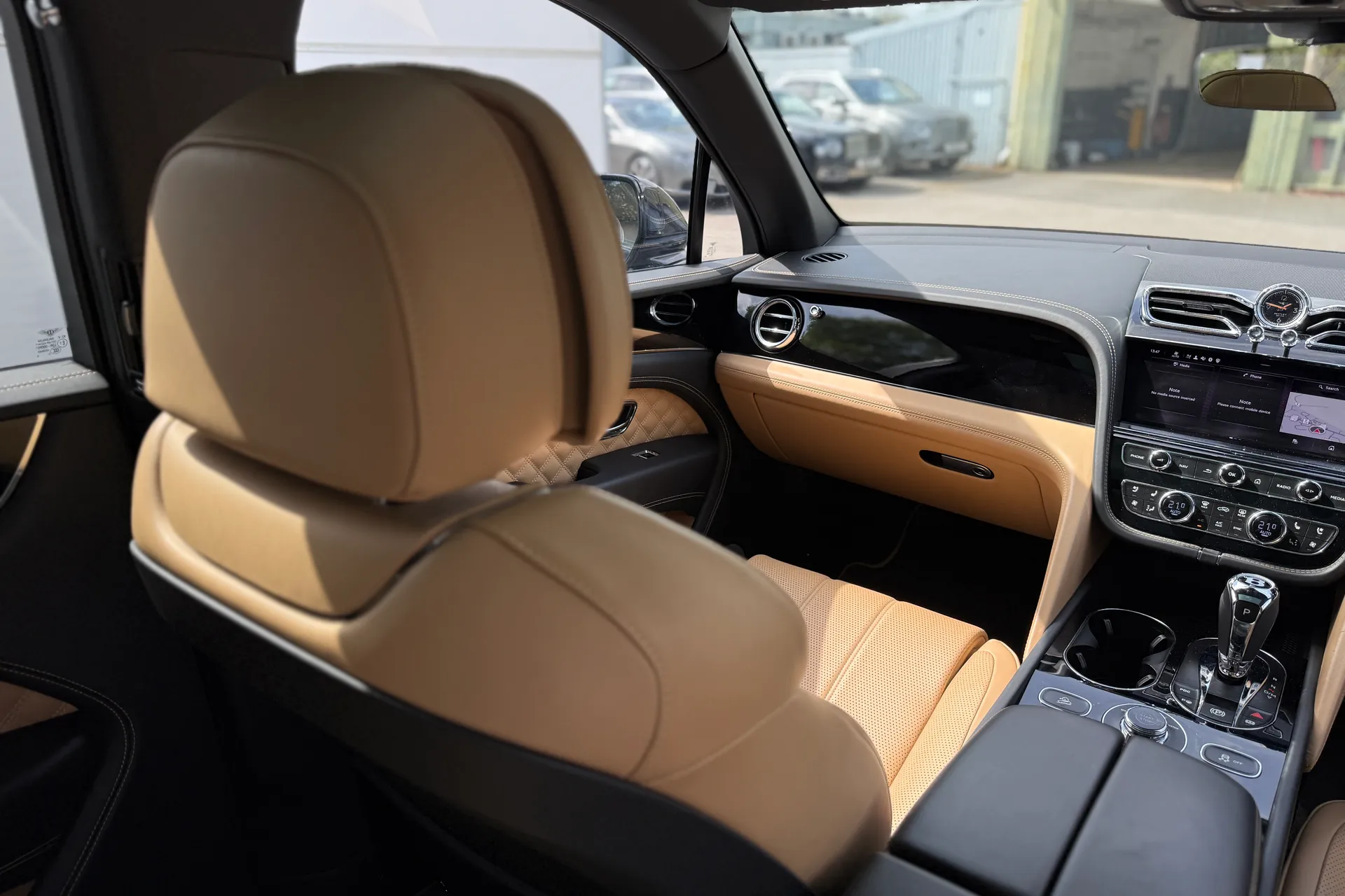 Bentley BENTAYGA thumbnail image number 24