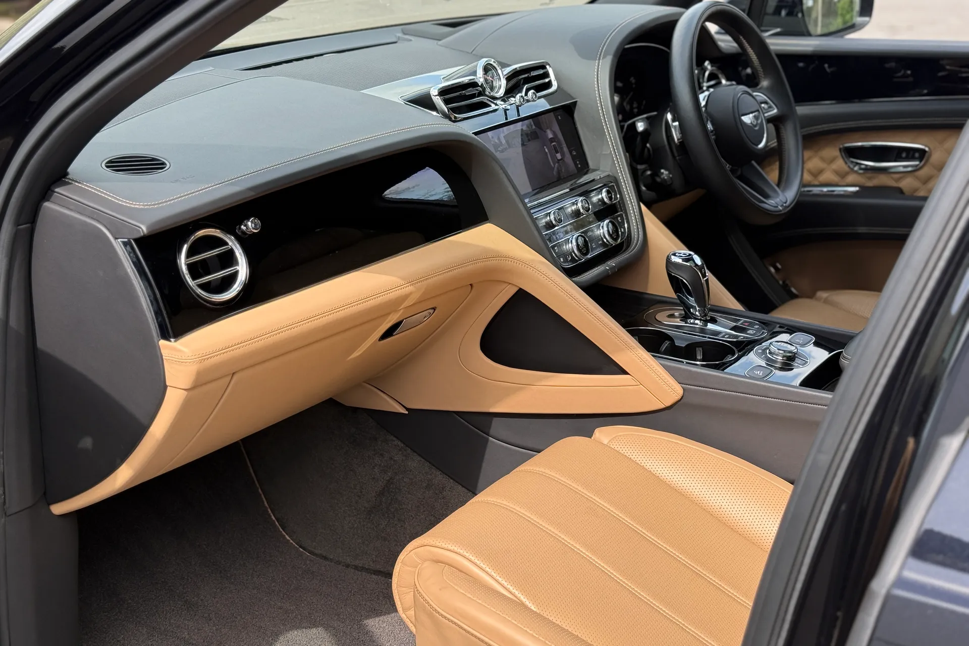 Bentley BENTAYGA thumbnail image number 33