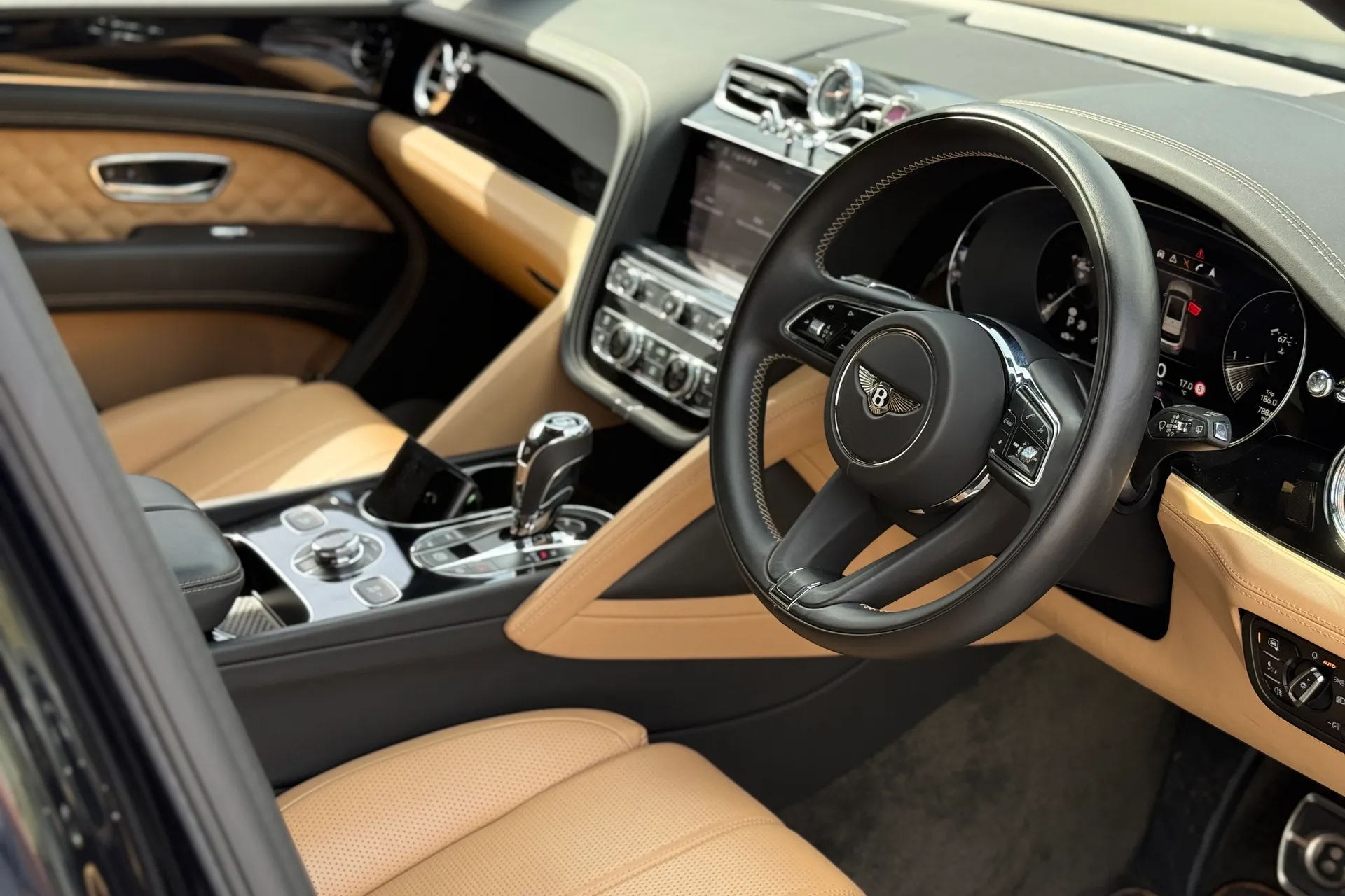 Bentley BENTAYGA thumbnail image number 9