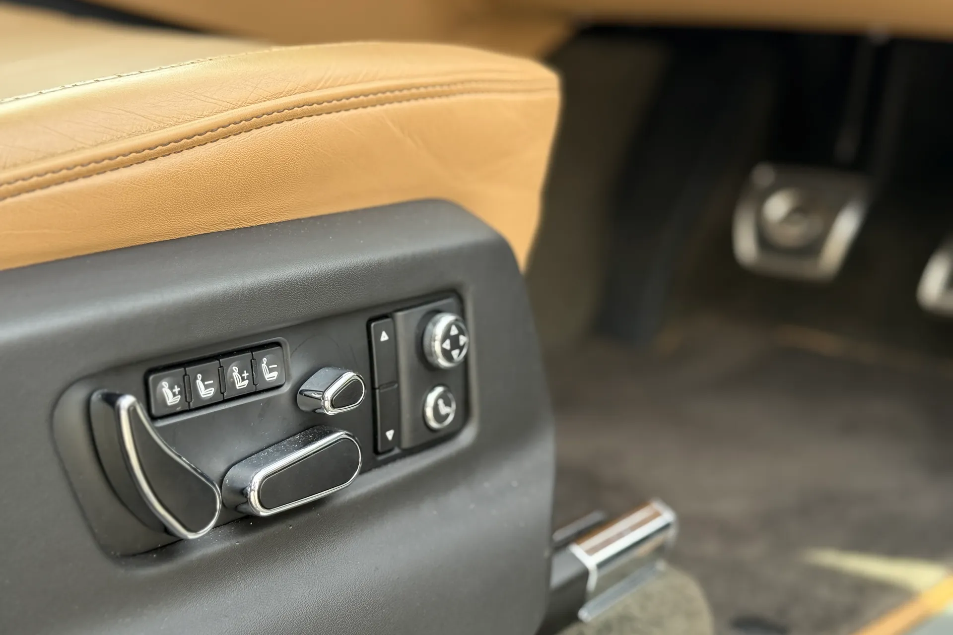 Bentley BENTAYGA thumbnail image number 16