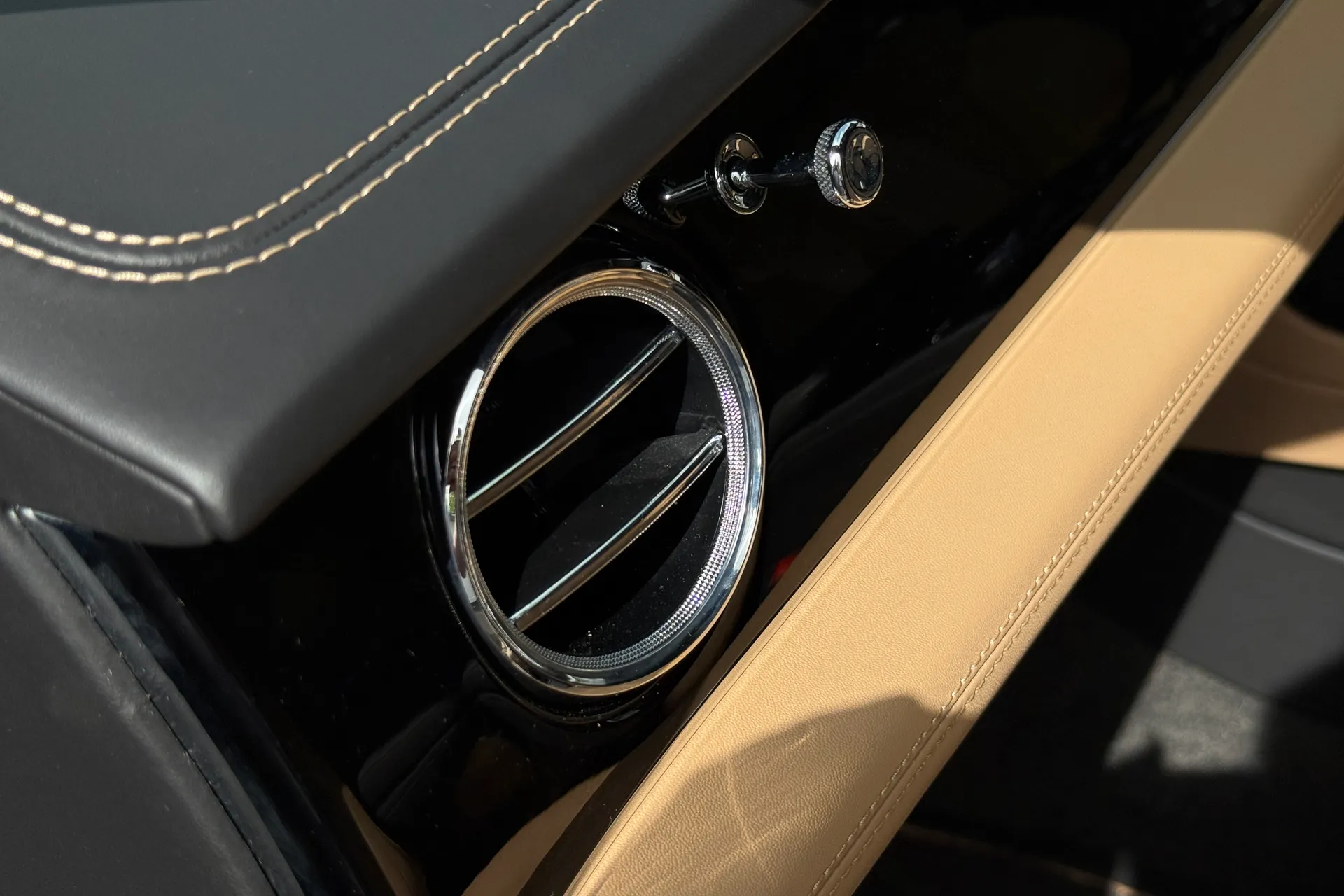 Bentley BENTAYGA thumbnail image number 41