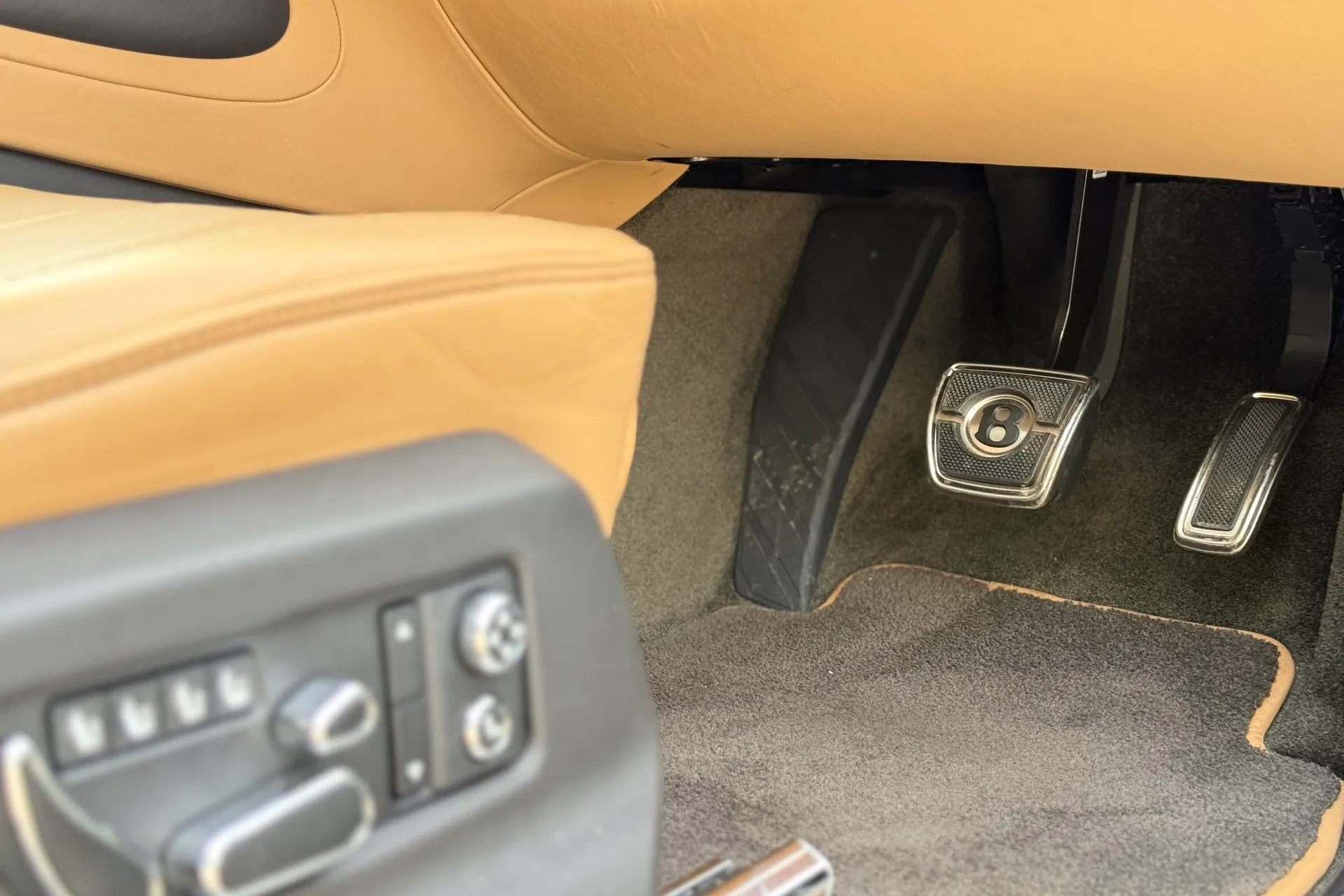 Bentley BENTAYGA thumbnail image number 15