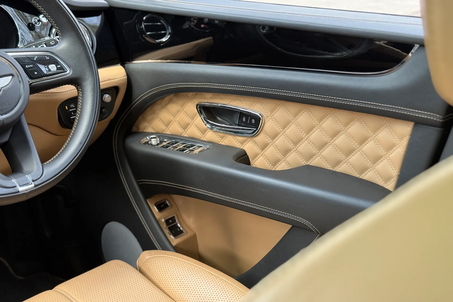 Bentley BENTAYGA thumbnail image number 27