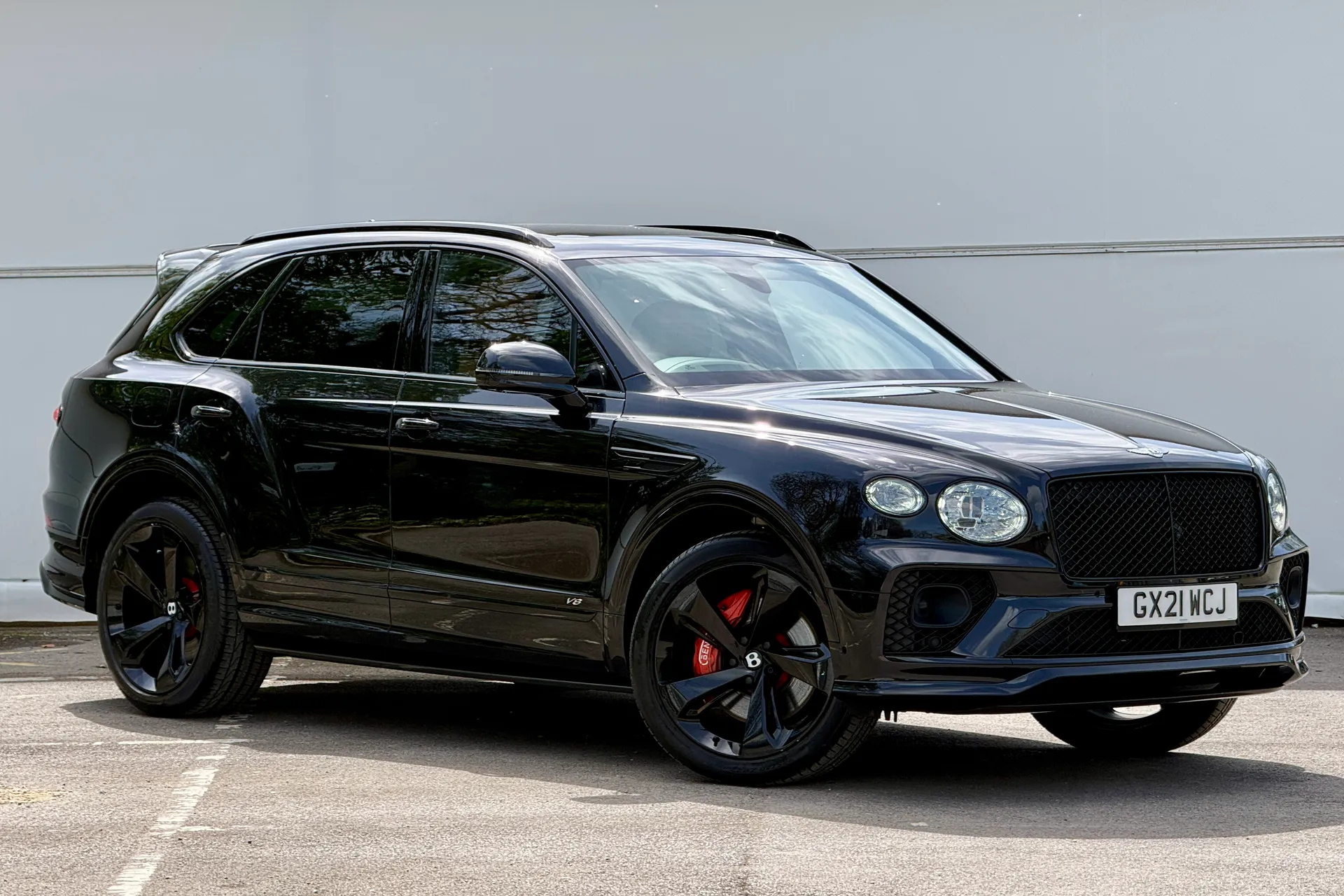 Bentley BENTAYGA focused image